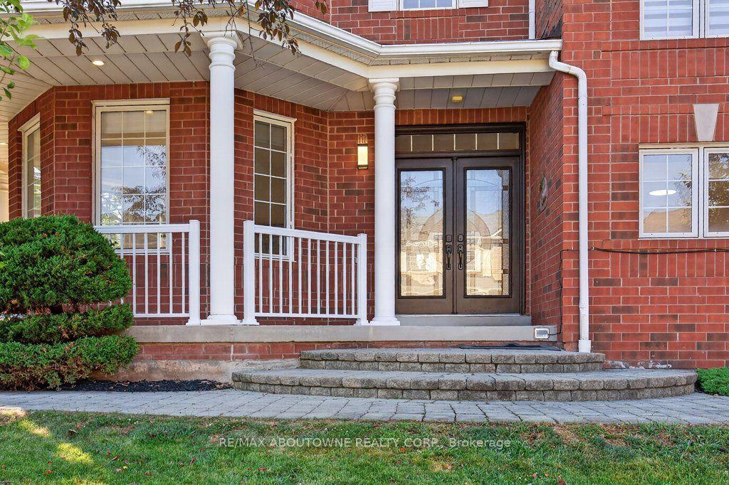 Photo 8 of 2201 Lapsley Crescent, Oakville, Westmount — HOMEH