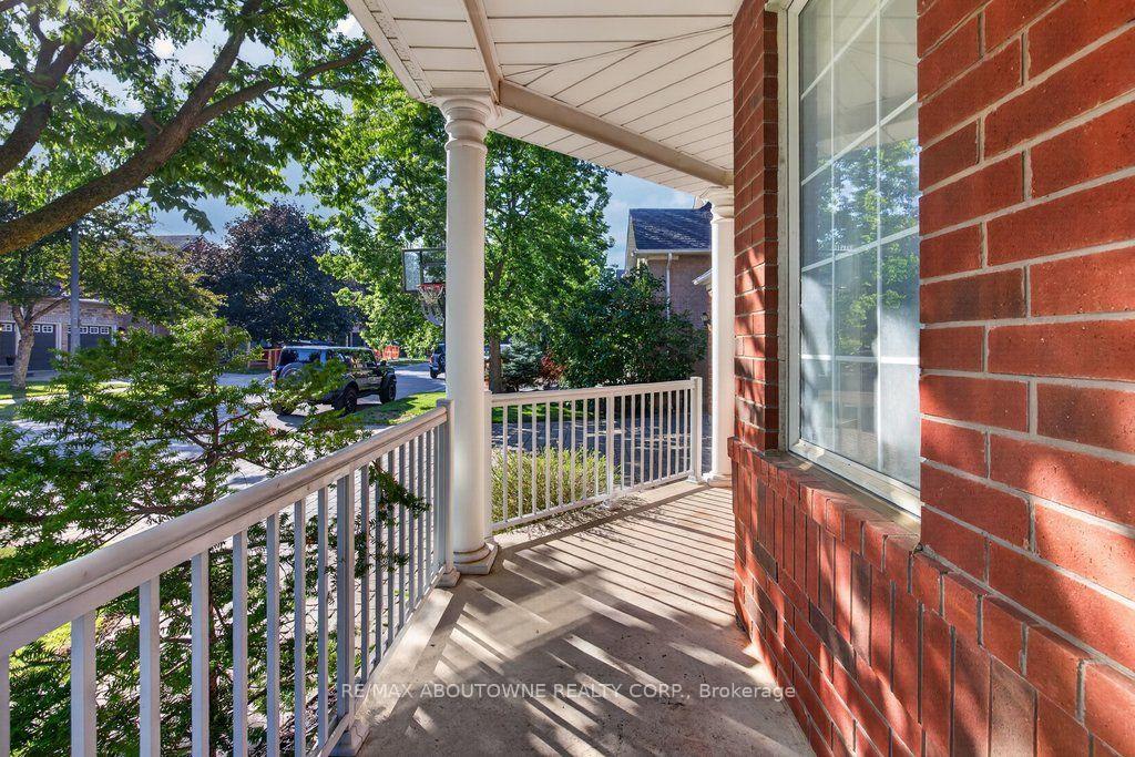 Photo 9 of 2201 Lapsley Crescent, Oakville, Westmount — HOMEH