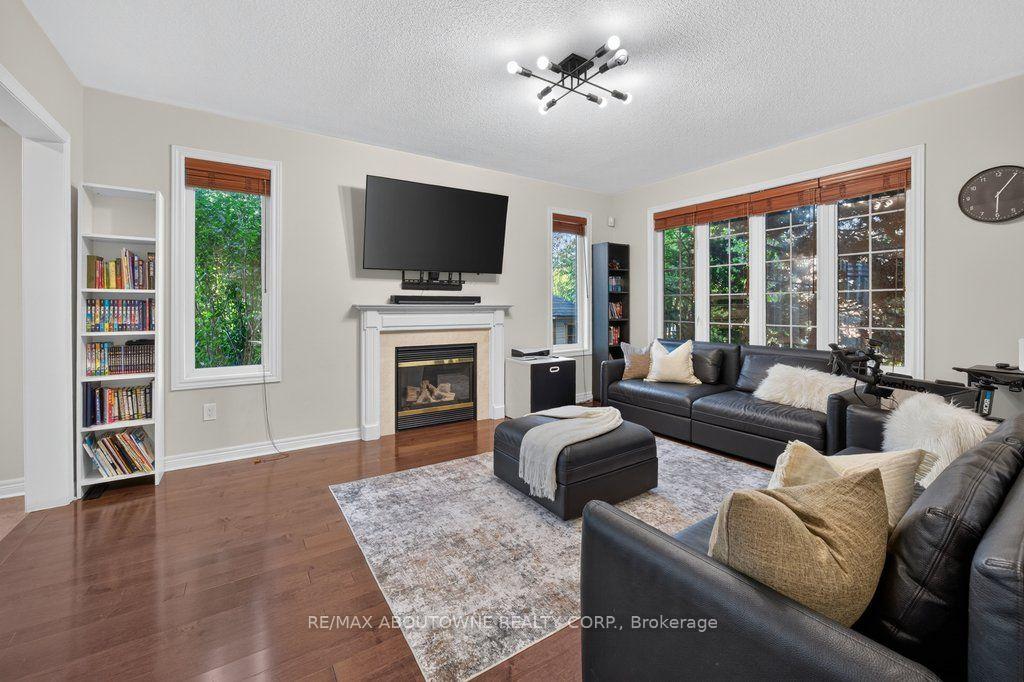 Photo 13 of 2201 Lapsley Crescent, Oakville, Westmount — HOMEH