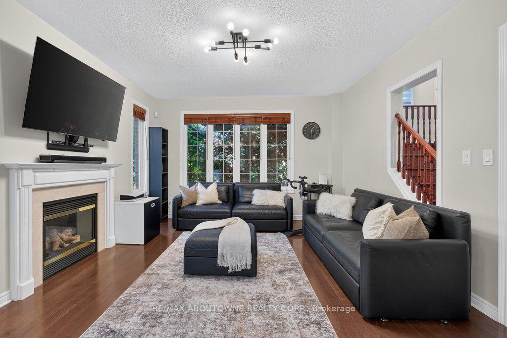 Photo 14 of 2201 Lapsley Crescent, Oakville, Westmount — HOMEH