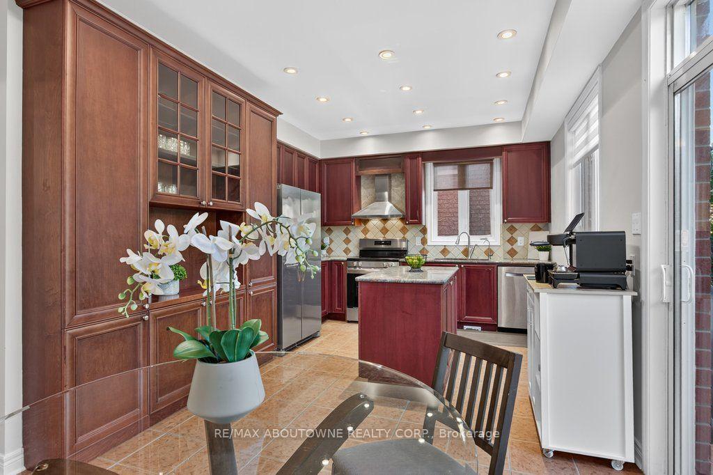 Photo 17 of 2201 Lapsley Crescent, Oakville, Westmount — HOMEH