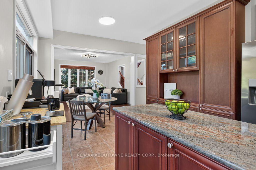 Photo 18 of 2201 Lapsley Crescent, Oakville, Westmount — HOMEH