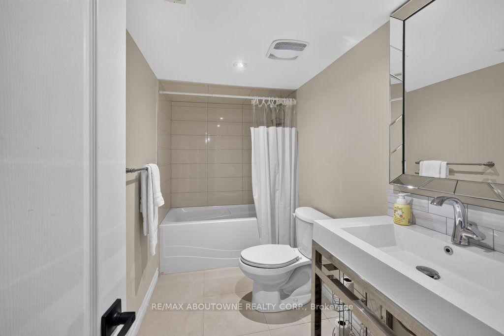 Photo 38 of 2201 Lapsley Crescent, Oakville, Westmount — HOMEH