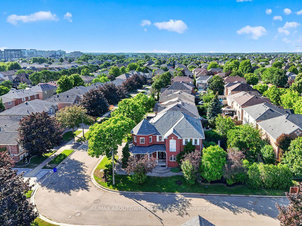 Photo 44 of 2201 Lapsley Crescent, Oakville, Westmount — HOMEH