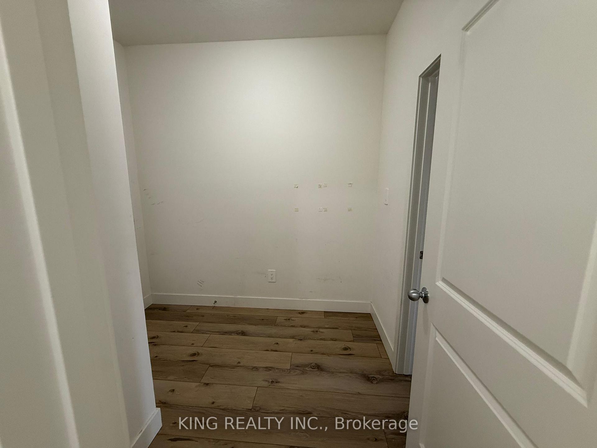 Photo 5 of Unit UPPER, 1612 Capri Crescent, London, North S — HOMEH