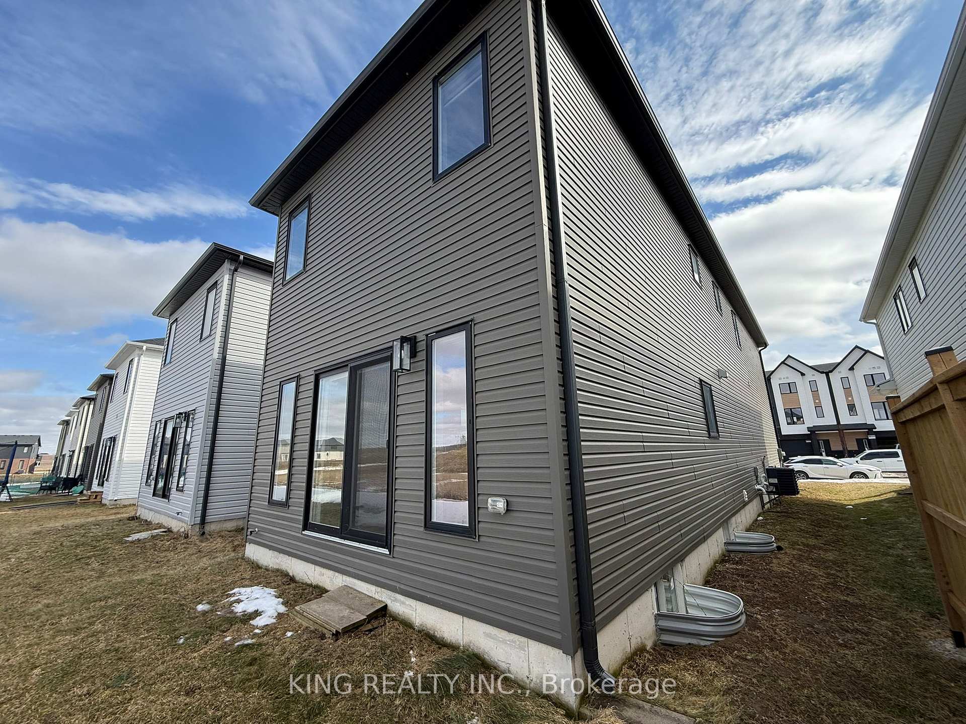 Photo 27 of Unit UPPER, 1612 Capri Crescent, London, North S — HOMEH