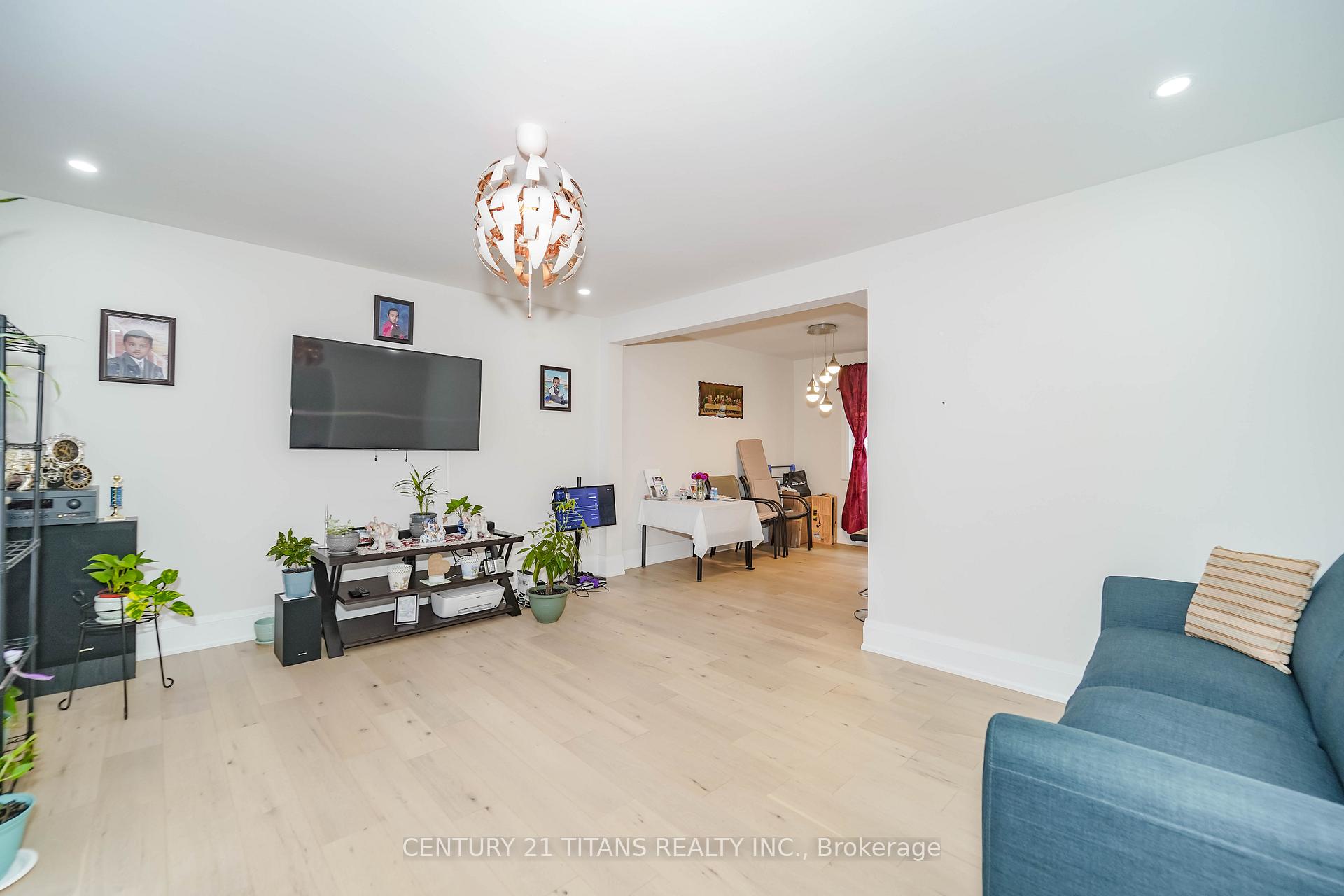 Photo 1 of 42 Pixley Crescent, Scarborough, West Hill — HOMEH