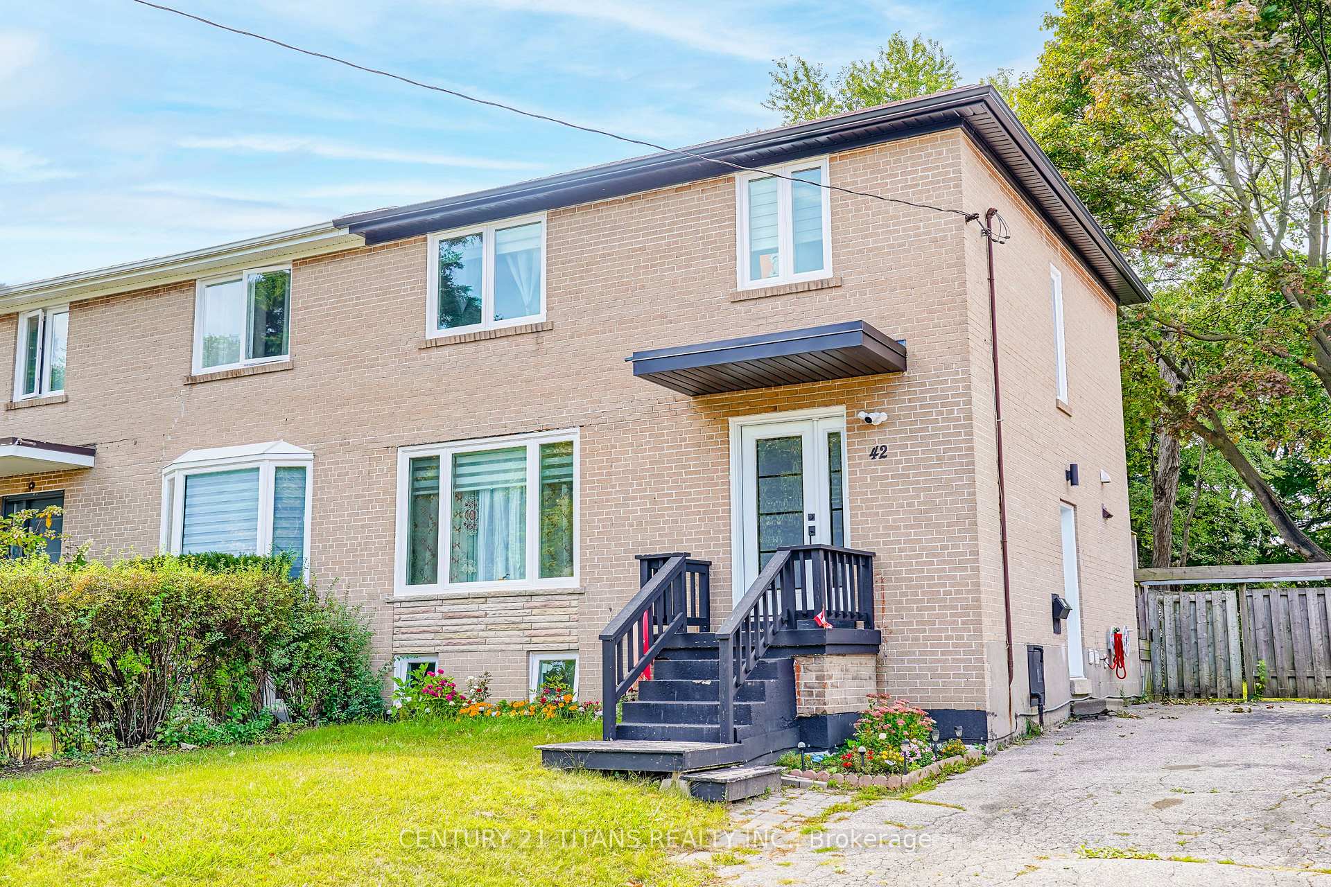 Photo 6 of 42 Pixley Crescent, Scarborough, West Hill — HOMEH
