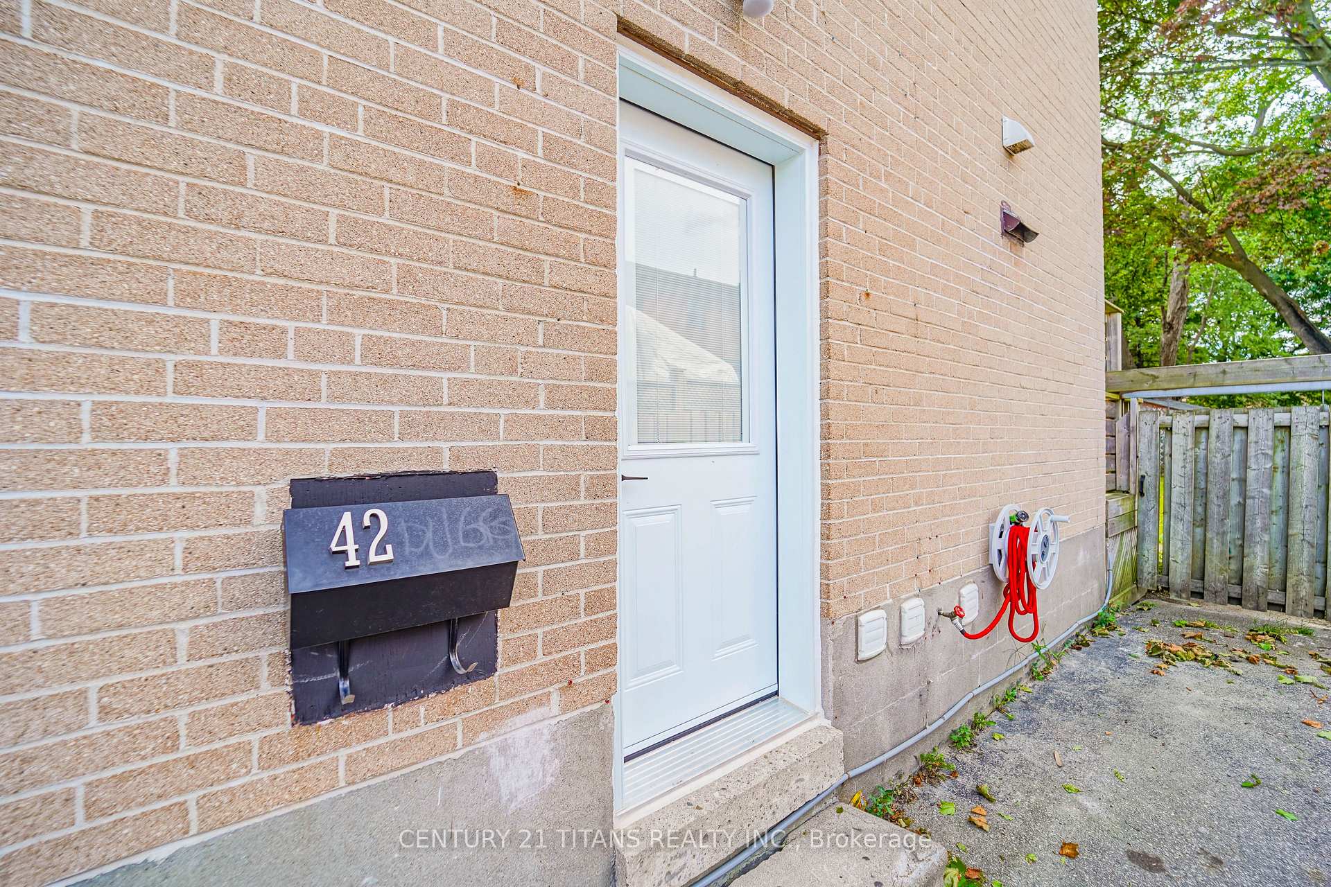 Photo 7 of 42 Pixley Crescent, Scarborough, West Hill — HOMEH