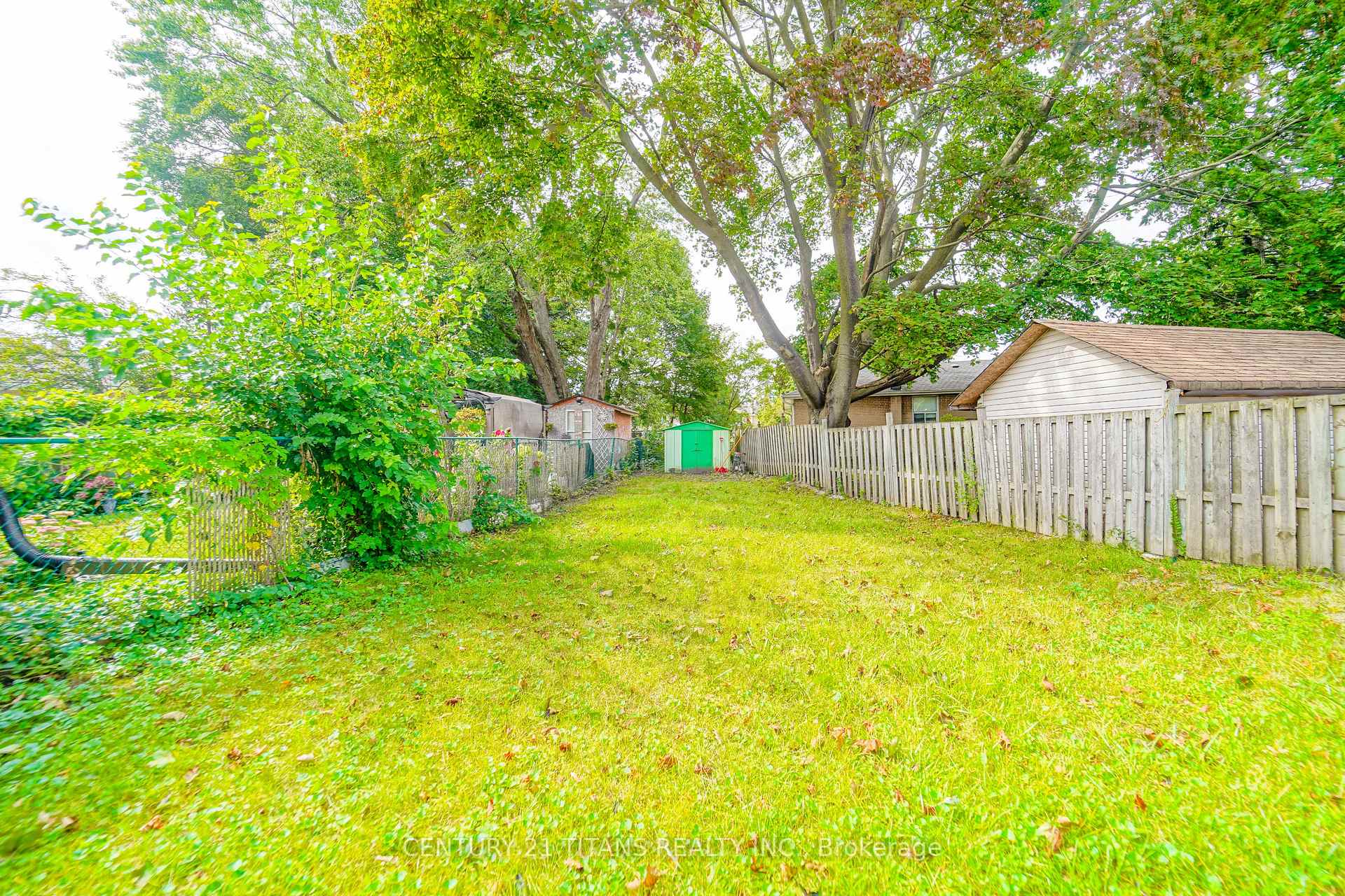 Photo 10 of 42 Pixley Crescent, Scarborough, West Hill — HOMEH