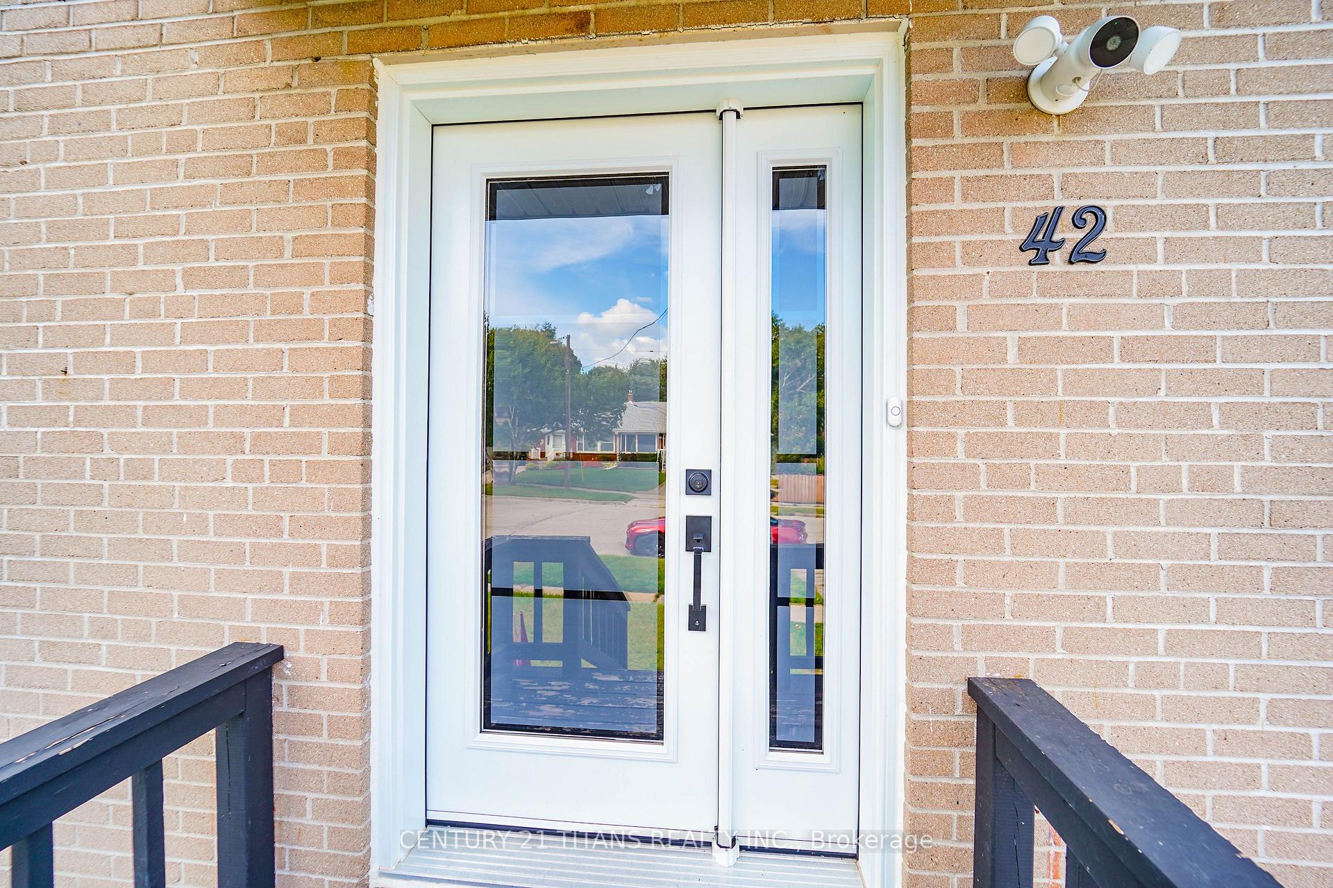 Photo 12 of 42 Pixley Crescent, Scarborough, West Hill — HOMEH