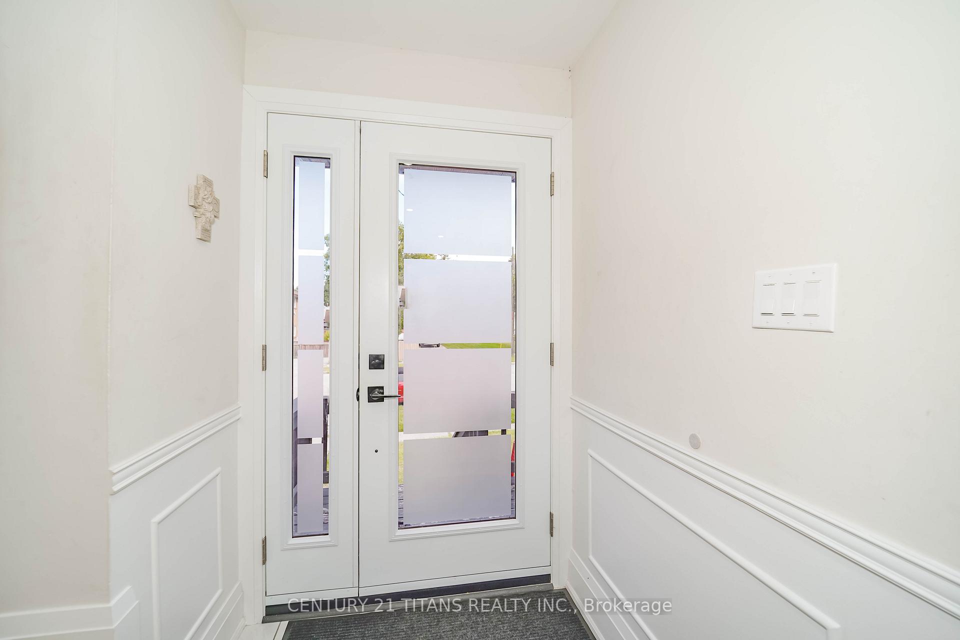 Photo 13 of 42 Pixley Crescent, Scarborough, West Hill — HOMEH