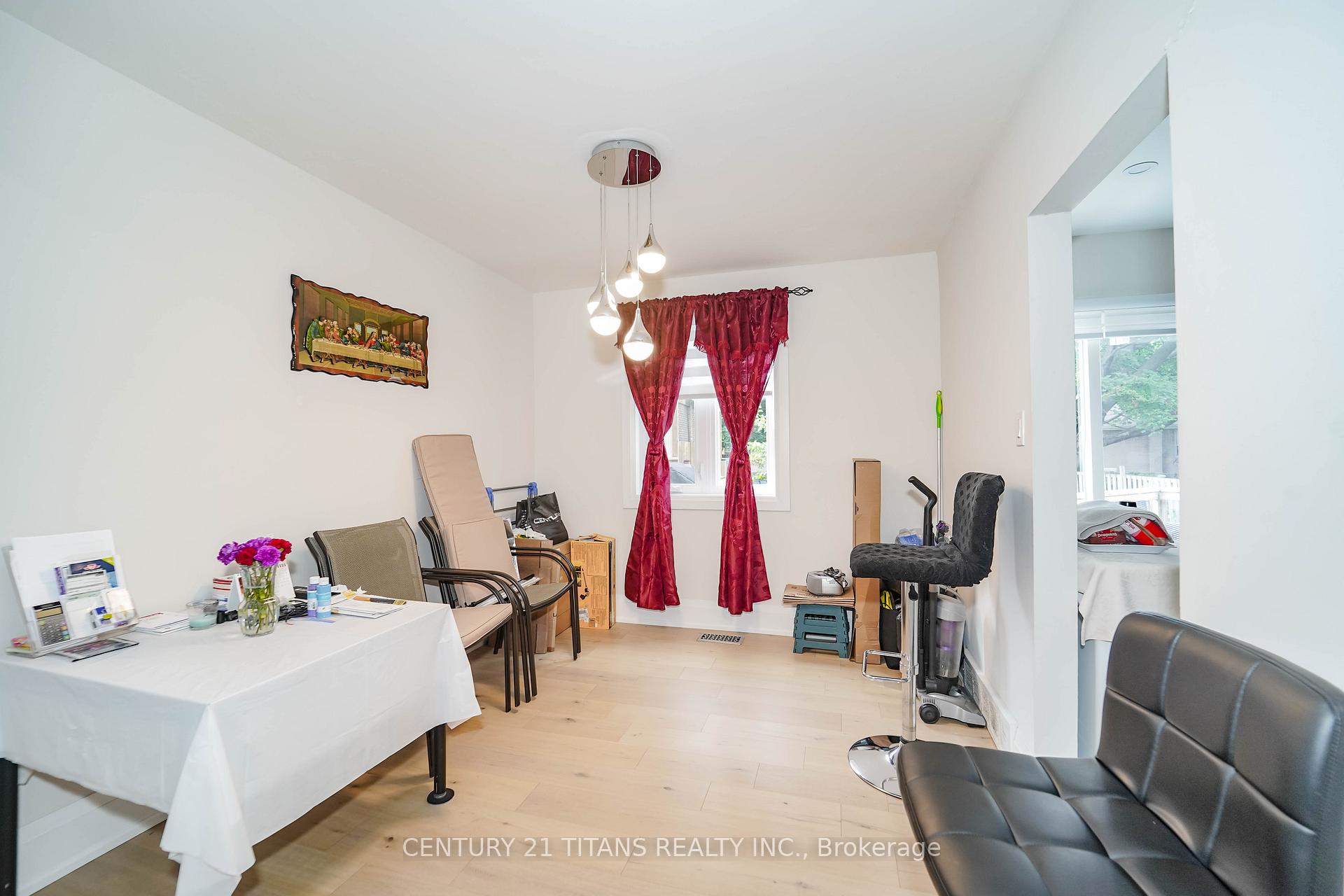 Photo 17 of 42 Pixley Crescent, Scarborough, West Hill — HOMEH