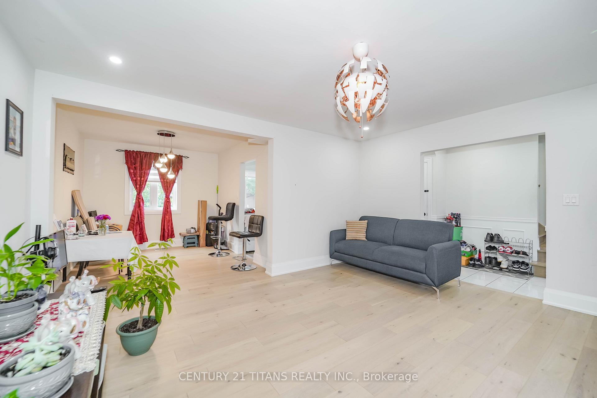 Photo 18 of 42 Pixley Crescent, Scarborough, West Hill — HOMEH