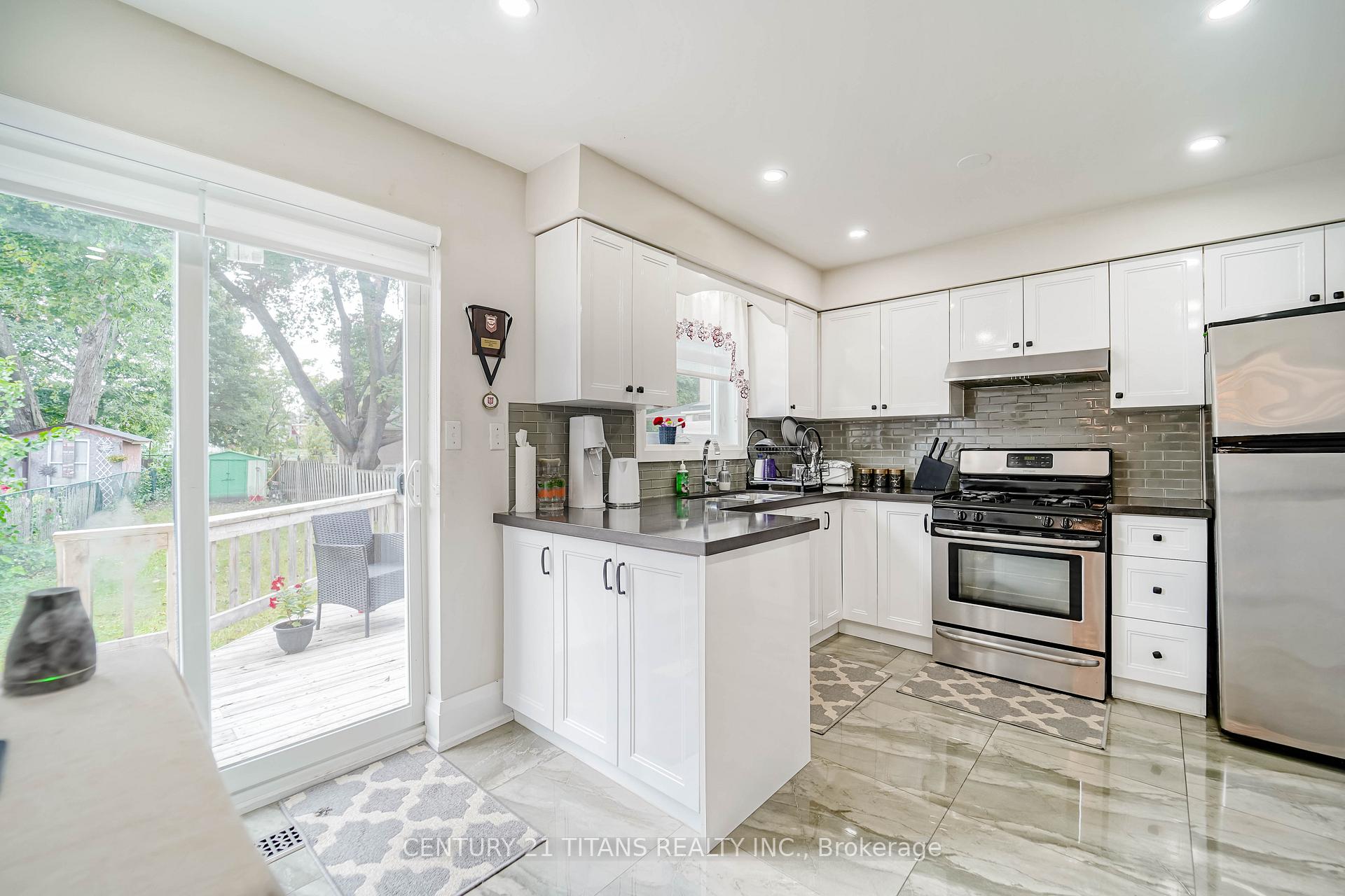 Photo 19 of 42 Pixley Crescent, Scarborough, West Hill — HOMEH