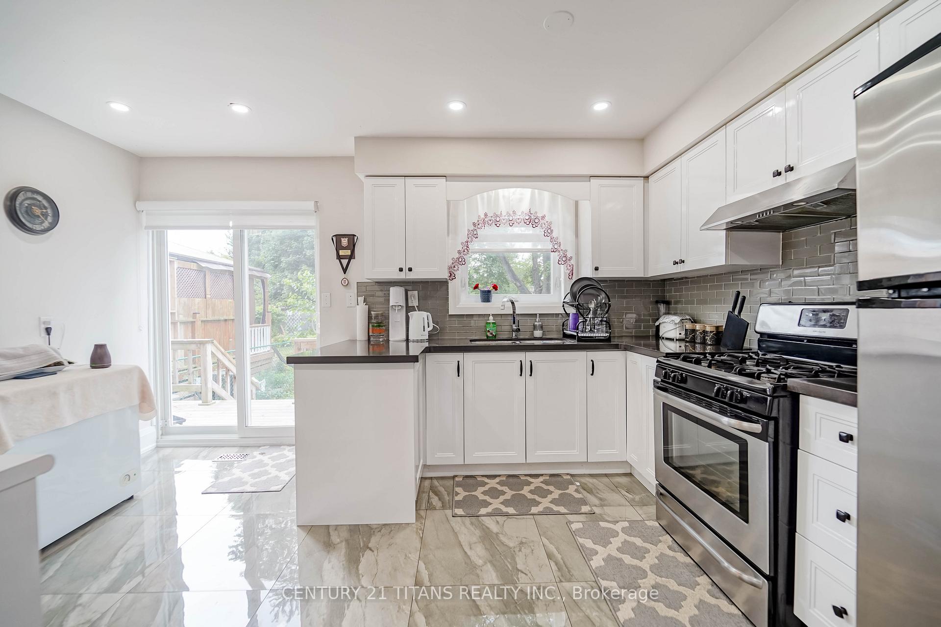 Photo 20 of 42 Pixley Crescent, Scarborough, West Hill — HOMEH