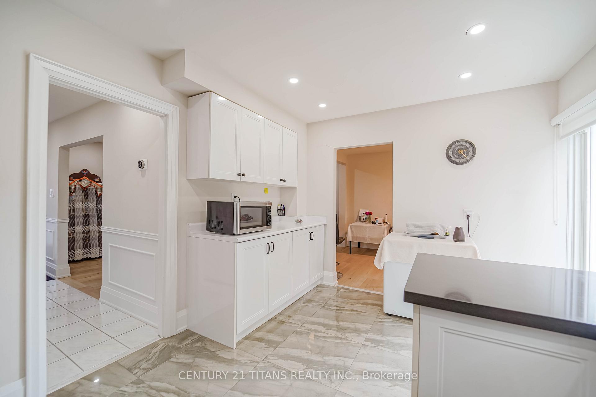 Photo 21 of 42 Pixley Crescent, Scarborough, West Hill — HOMEH