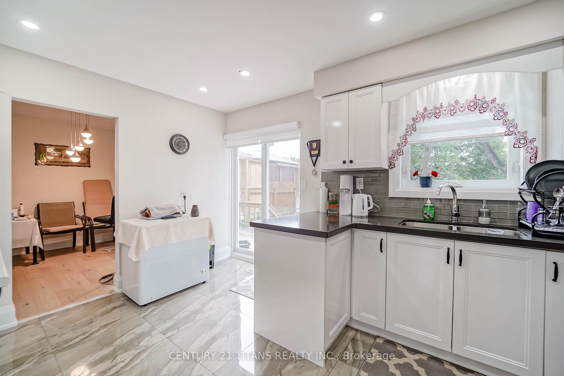 Photo 22 of 42 Pixley Crescent, Scarborough, West Hill — HOMEH