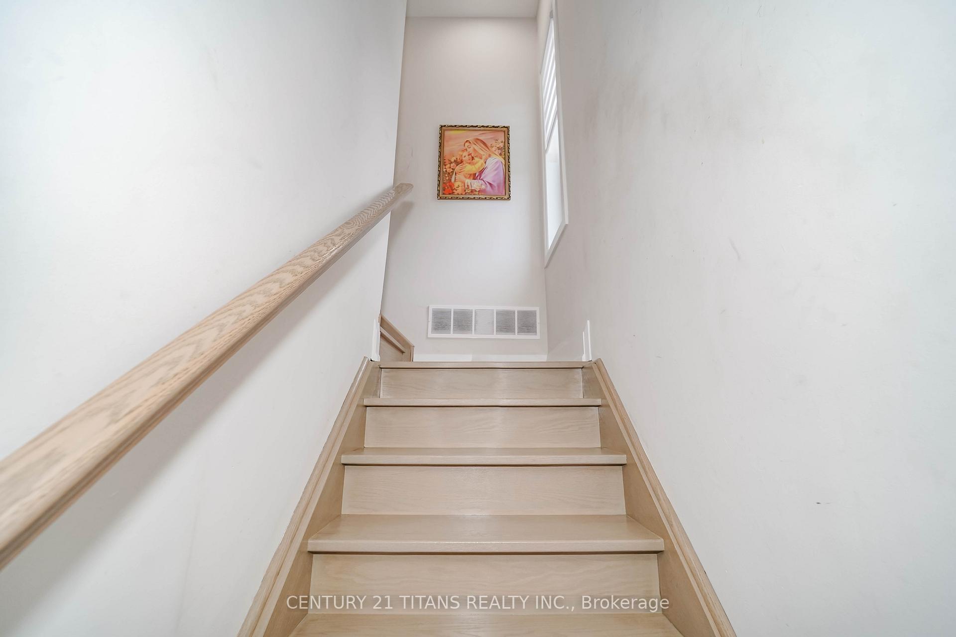 Photo 23 of 42 Pixley Crescent, Scarborough, West Hill — HOMEH