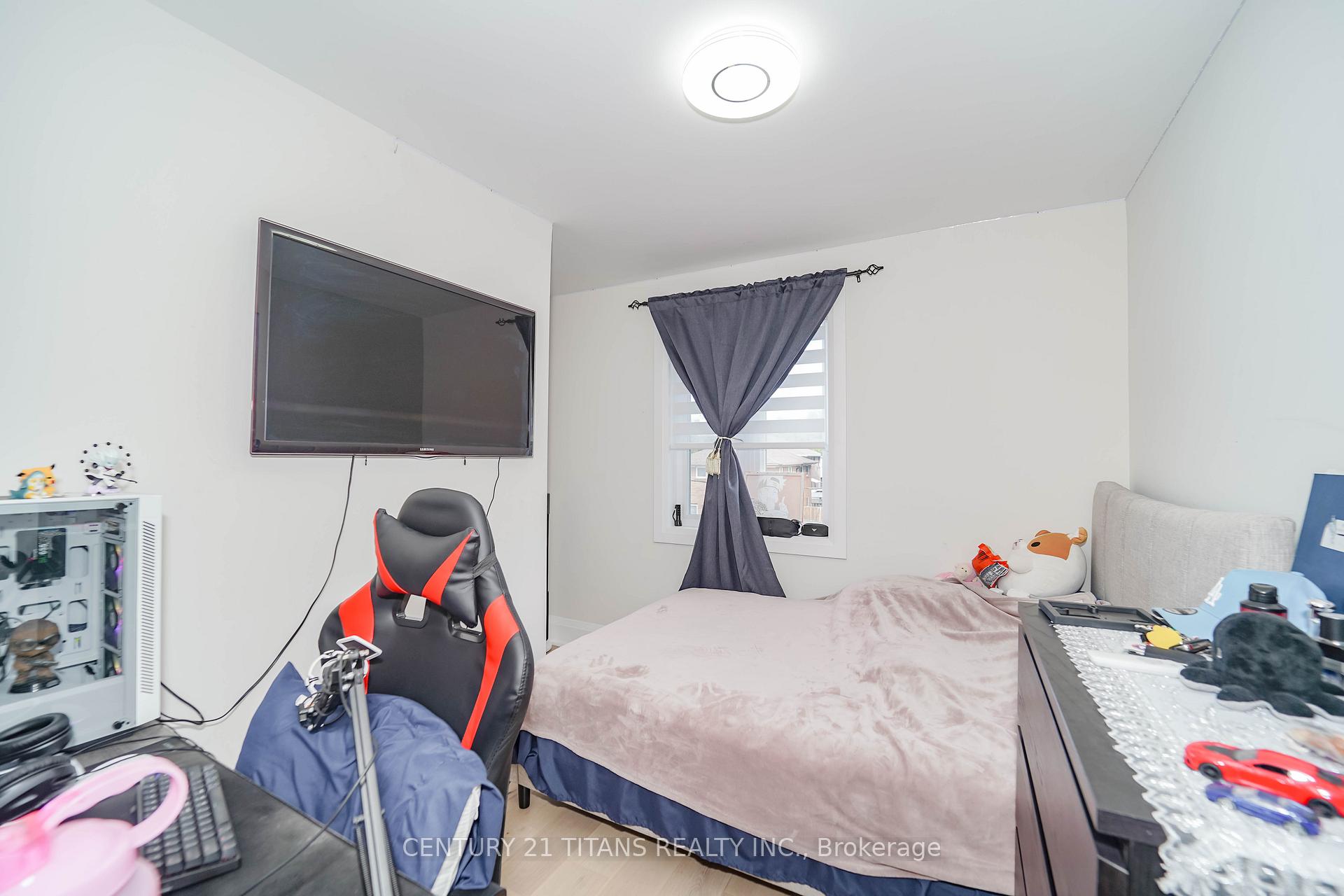 Photo 24 of 42 Pixley Crescent, Scarborough, West Hill — HOMEH
