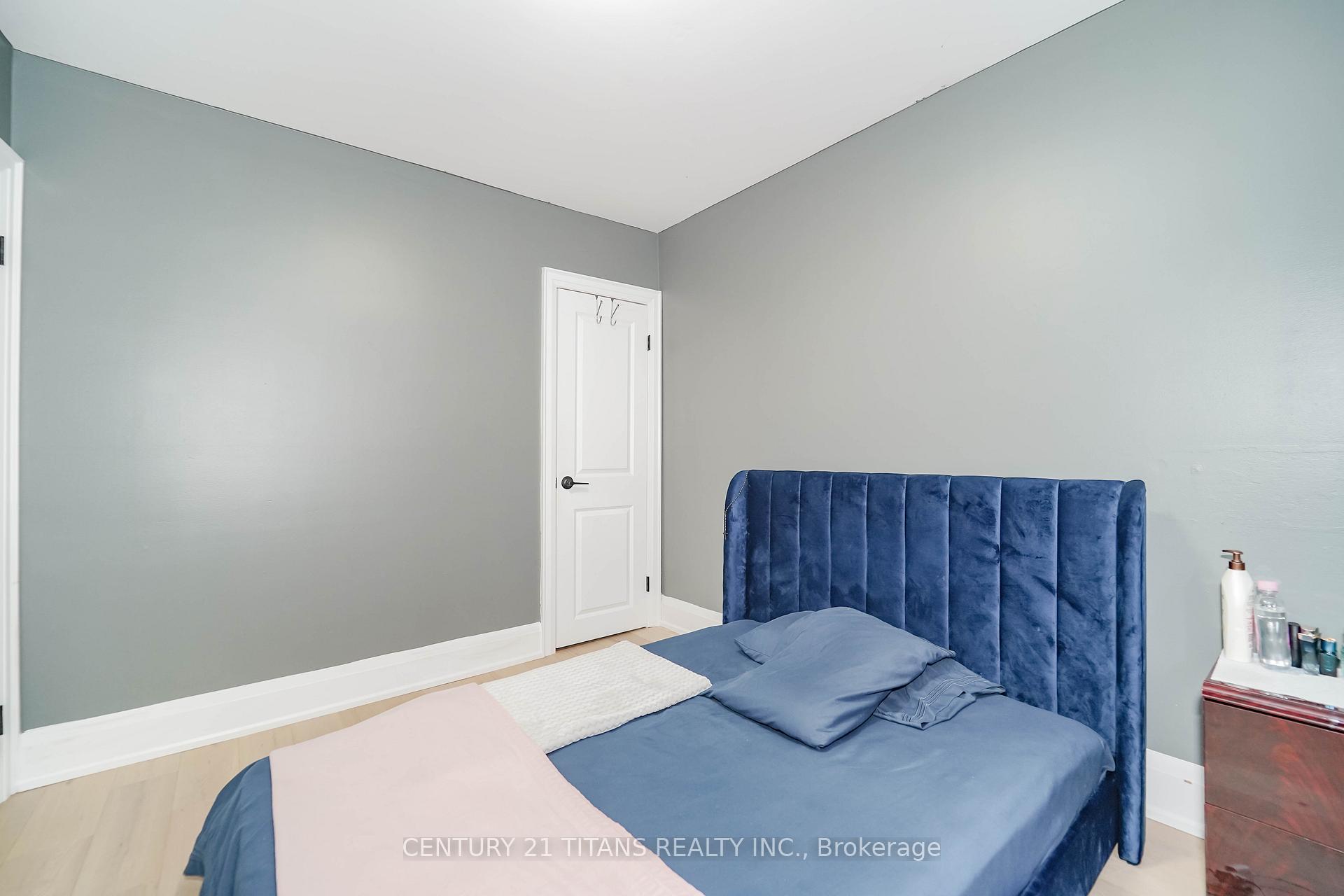 Photo 31 of 42 Pixley Crescent, Scarborough, West Hill — HOMEH