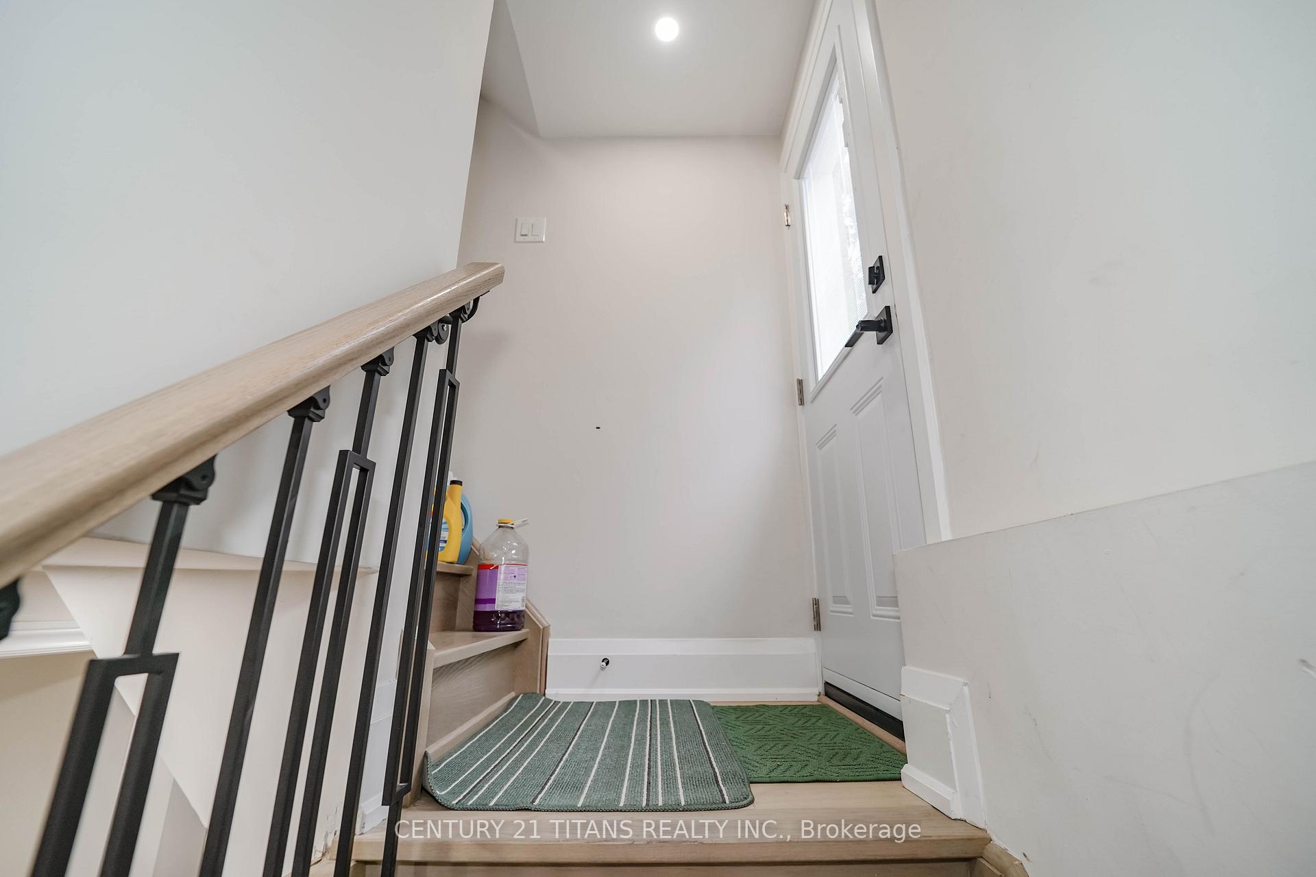 Photo 36 of 42 Pixley Crescent, Scarborough, West Hill — HOMEH