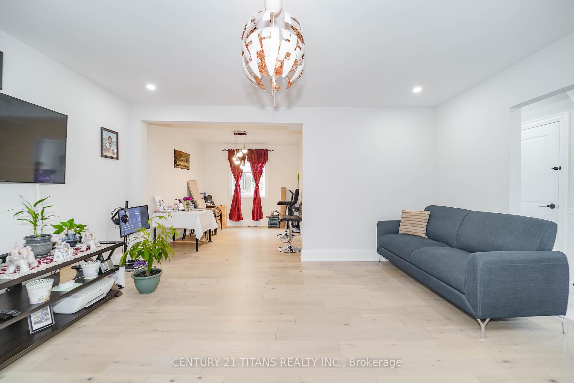 Photo 16 of 42 Pixley Crescent, Scarborough, West Hill — HOMEH