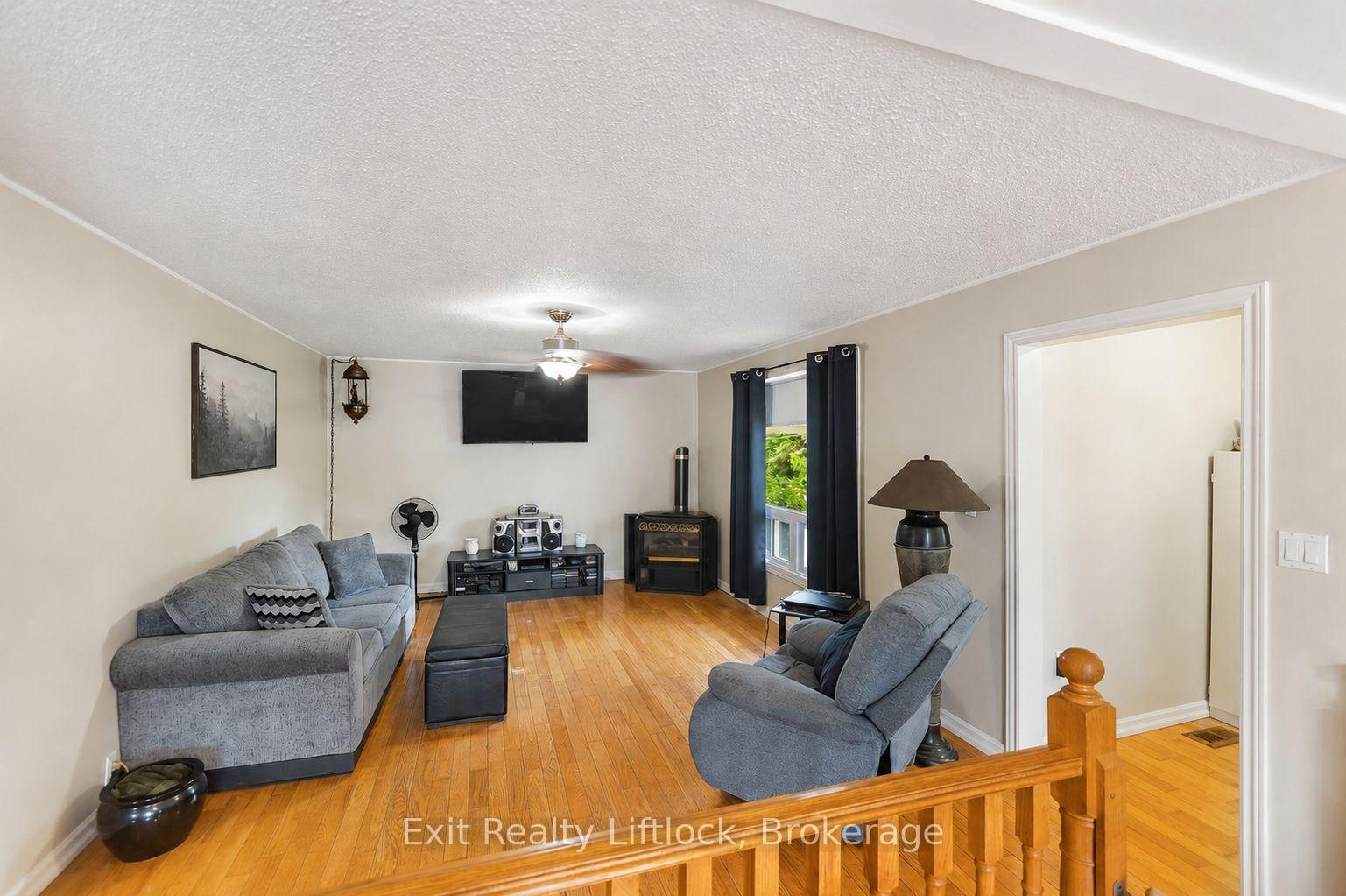 Photo 10 of 2 Edgewood Crescent, Douro-Dummer — HOMEH