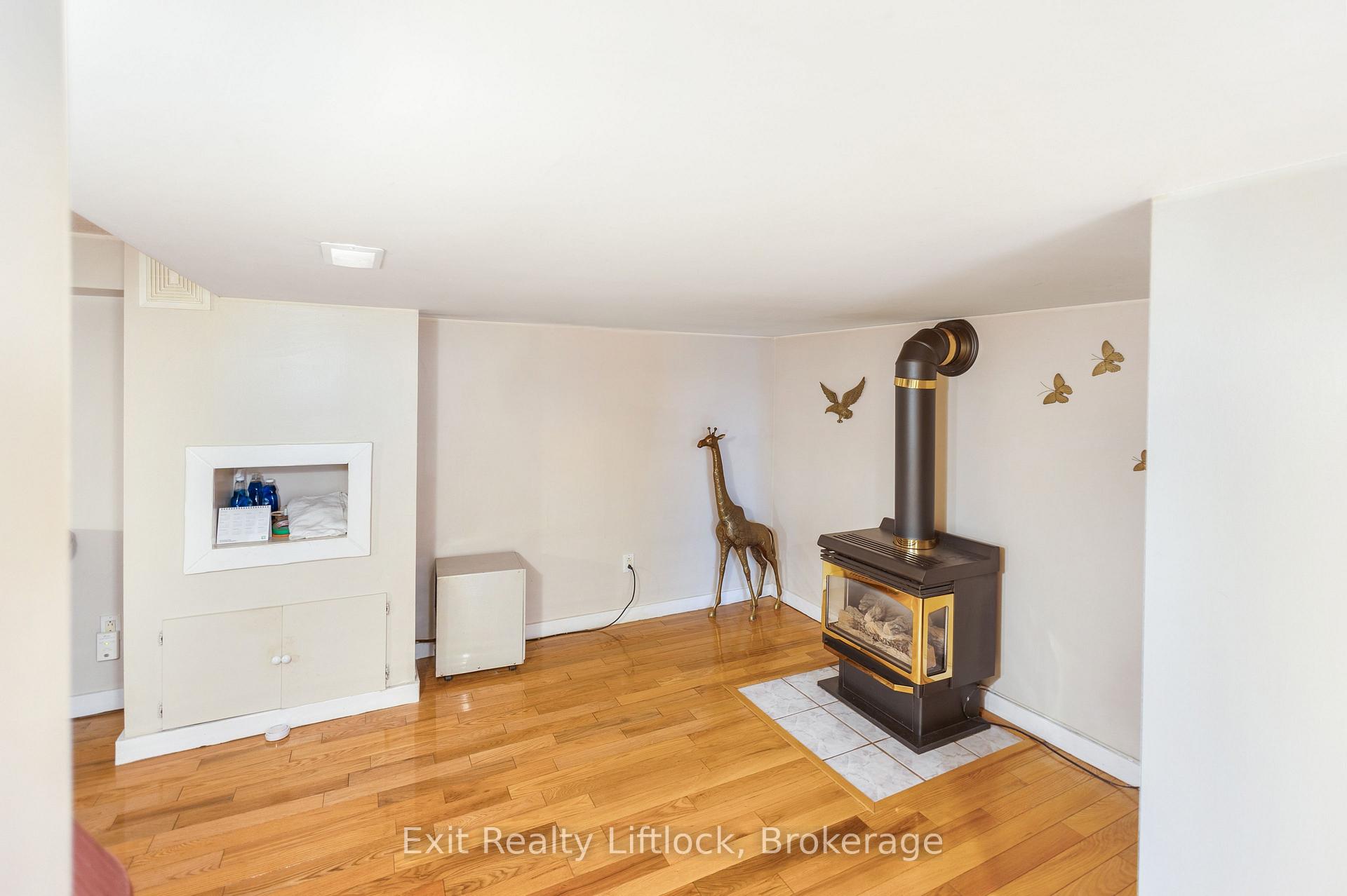 Photo 17 of 2 Edgewood Crescent, Douro-Dummer — HOMEH