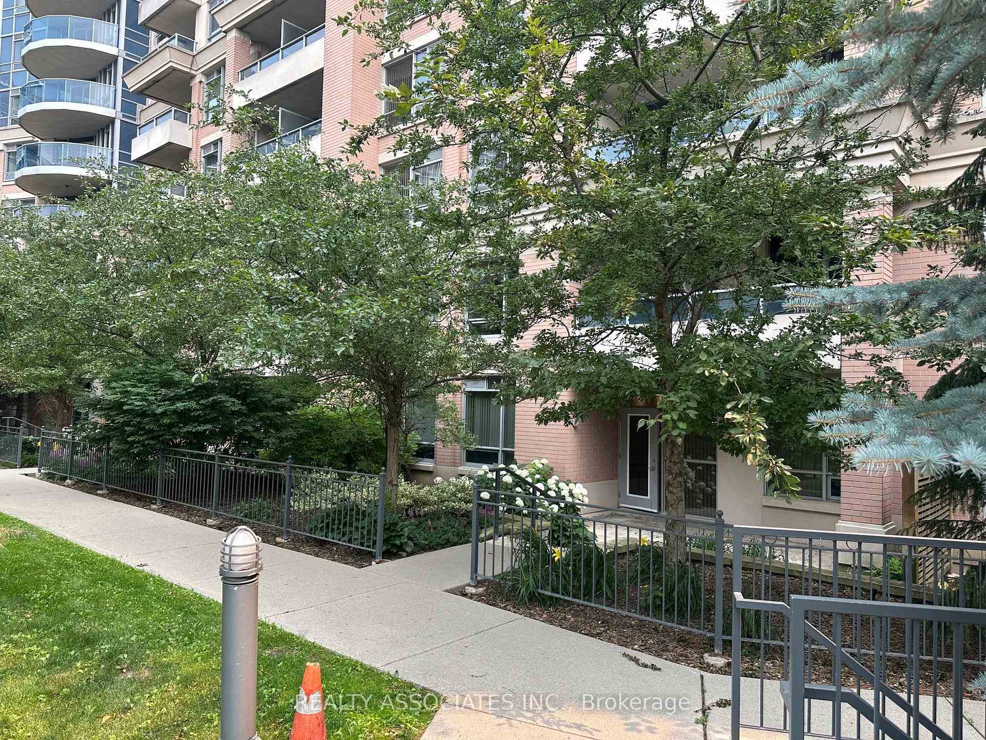 Photo 3 of Unit 181, 23 Cox Boulevard, Markham, Unionville — HOMEH