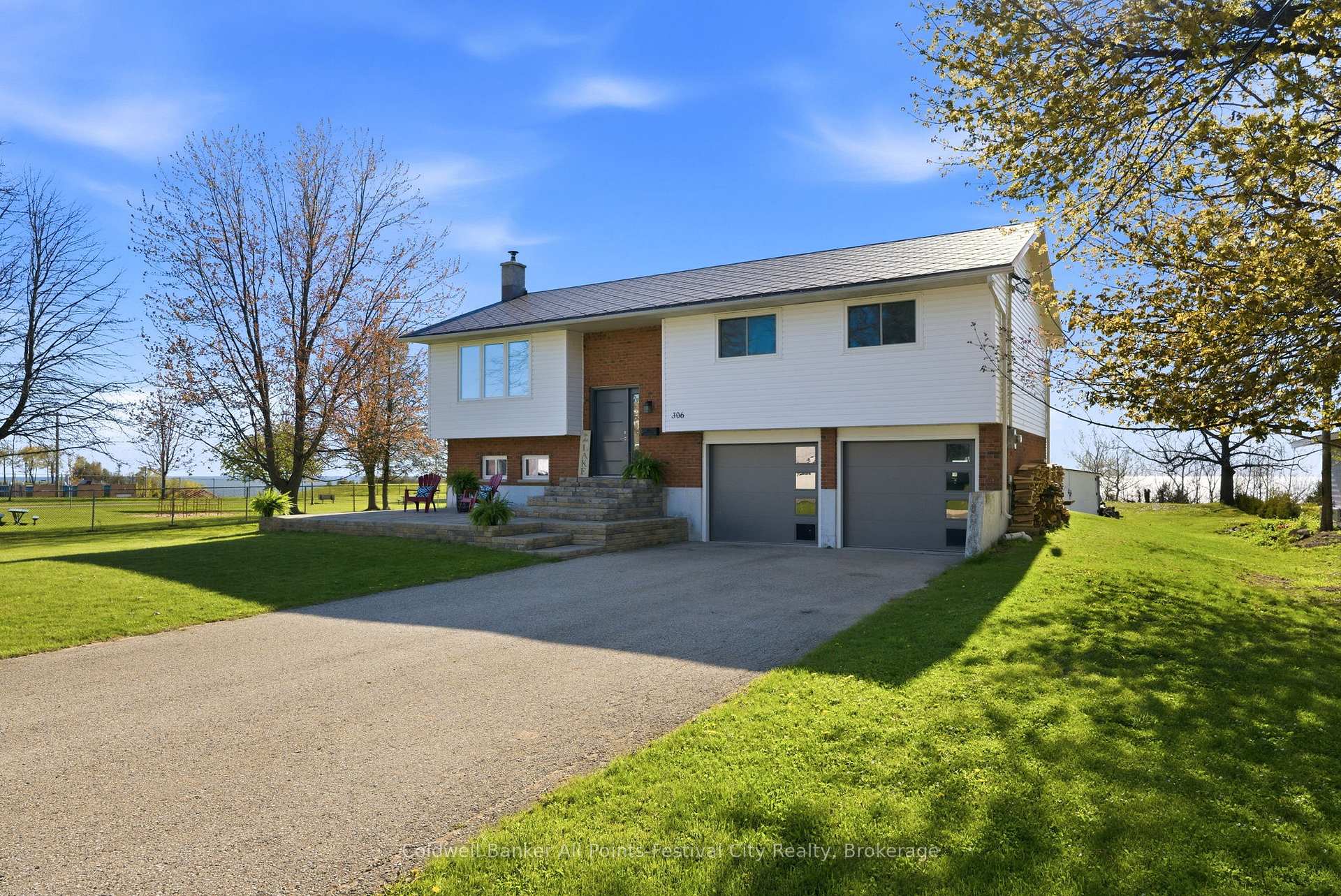 Photo 2 of 306 Lakeside Drive, Goderich, Goderich (Town) — HOMEH