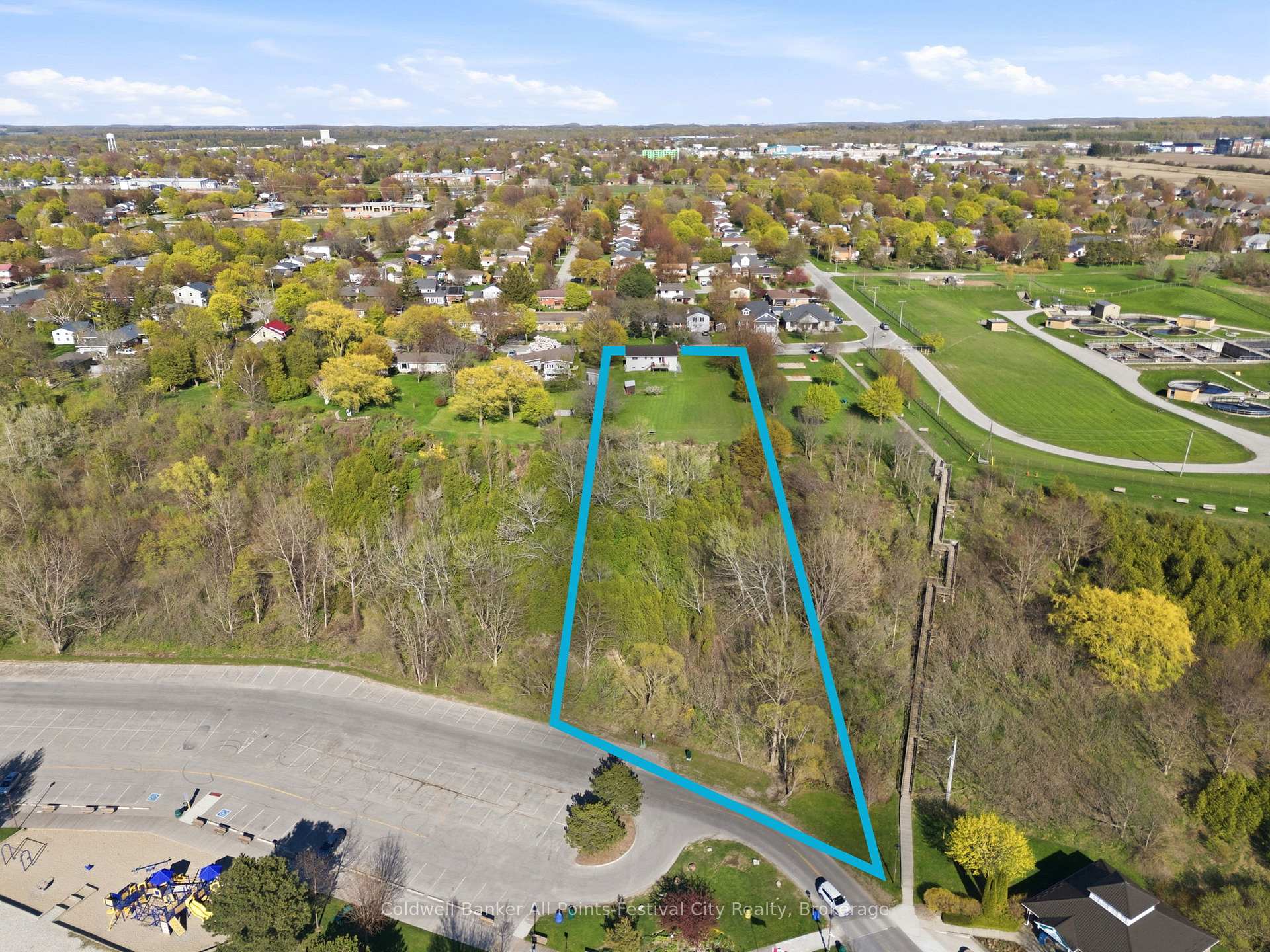 Photo 4 of 306 Lakeside Drive, Goderich, Goderich (Town) — HOMEH