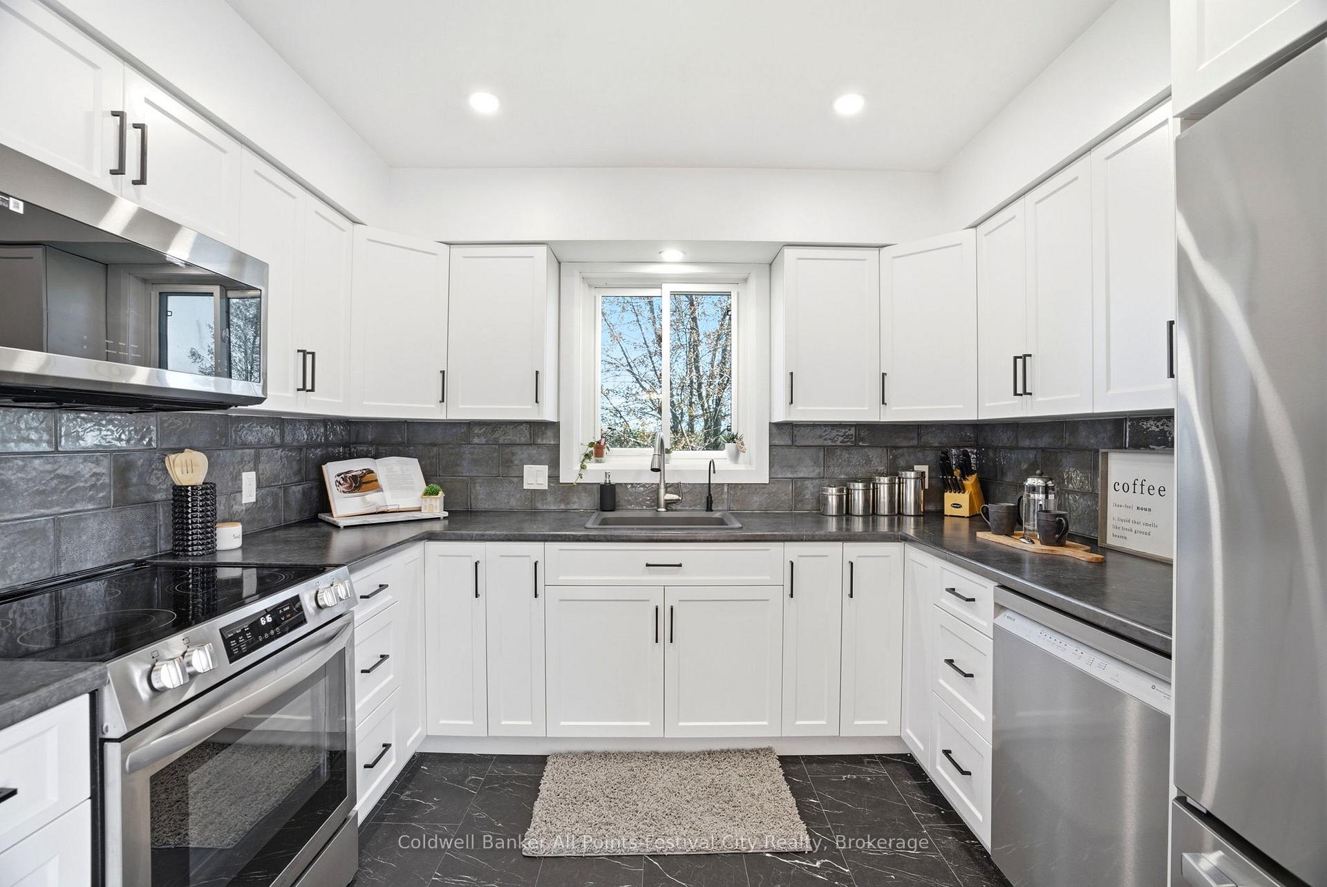 Photo 15 of 306 Lakeside Drive, Goderich, Goderich (Town) — HOMEH
