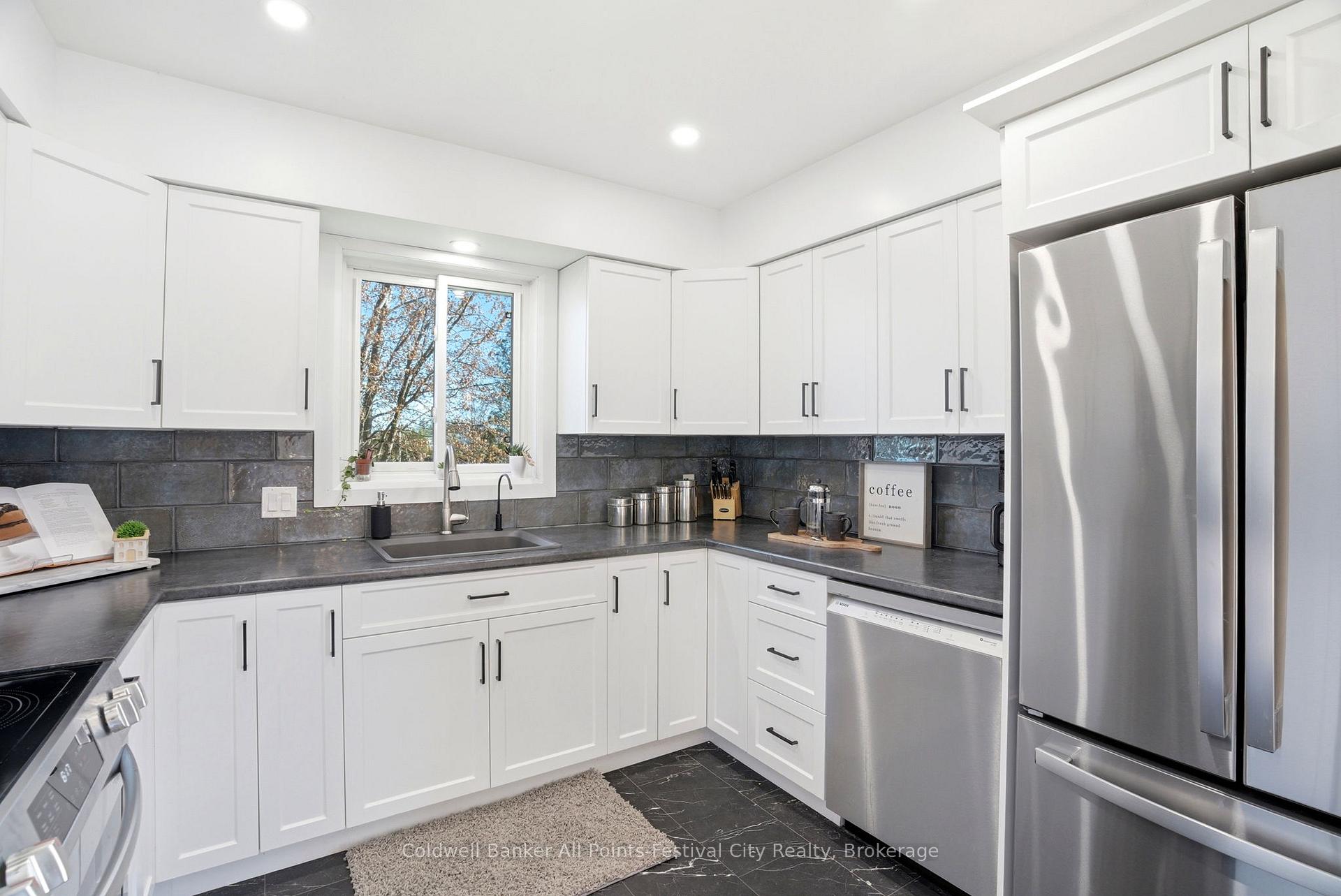 Photo 16 of 306 Lakeside Drive, Goderich, Goderich (Town) — HOMEH