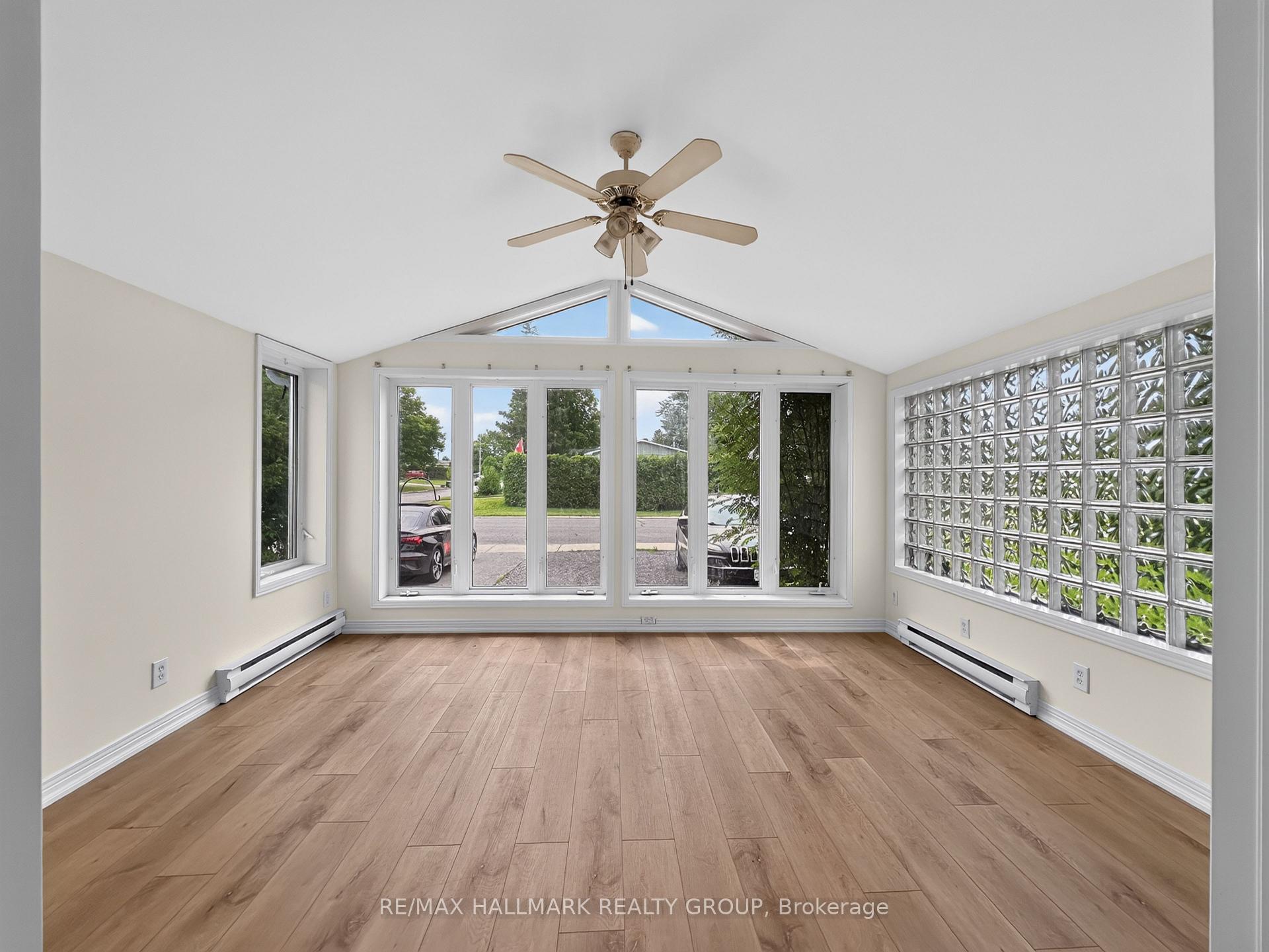 Photo 10 of 295 Amiens Street, Ottawa, Bilberry Creek/Queenswood Heights — HOMEH