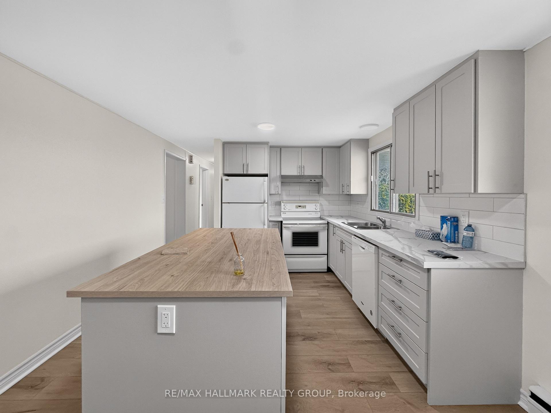 Photo 15 of 295 Amiens Street, Ottawa, Bilberry Creek/Queenswood Heights — HOMEH