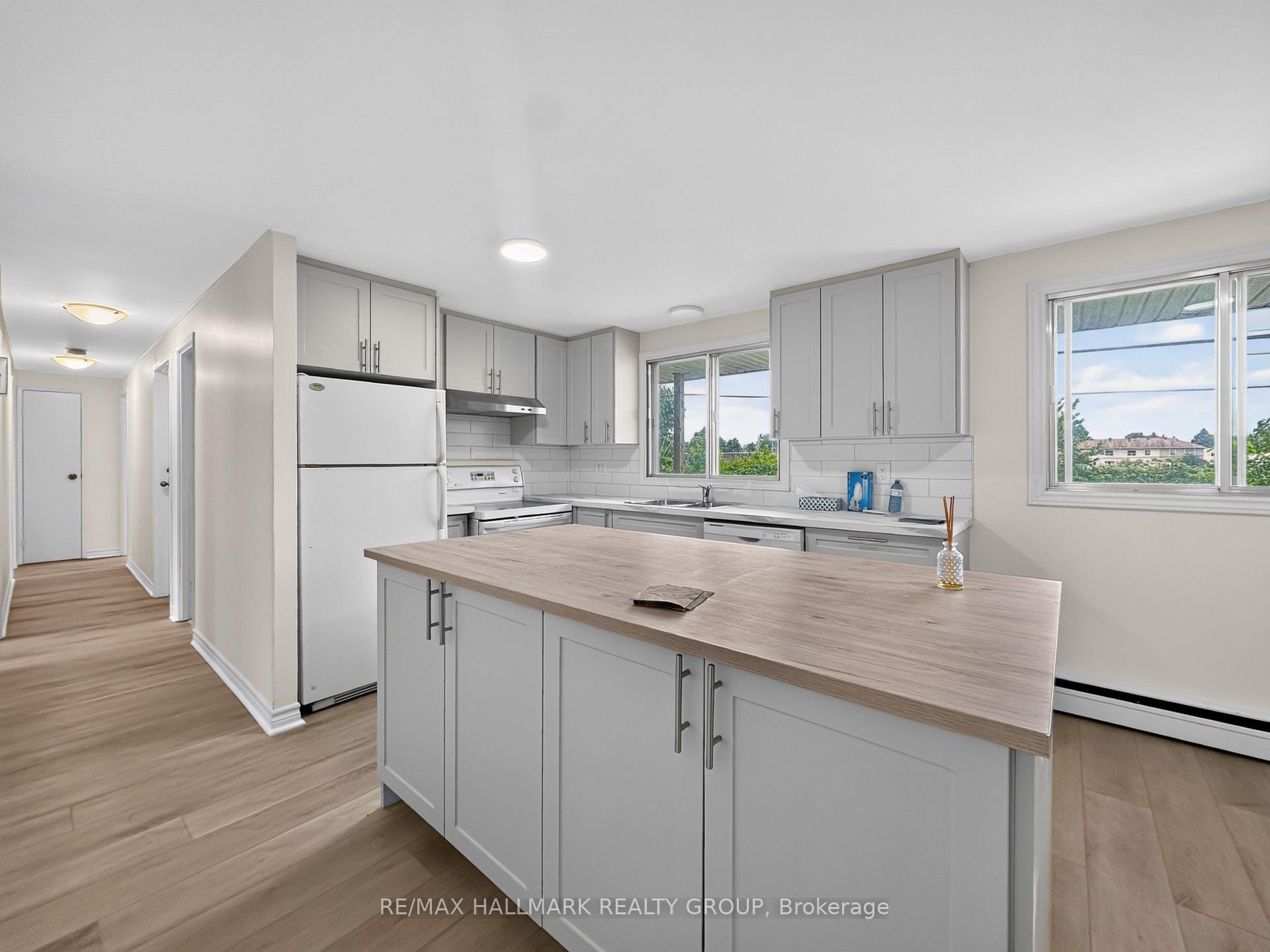 Photo 16 of 295 Amiens Street, Ottawa, Bilberry Creek/Queenswood Heights — HOMEH