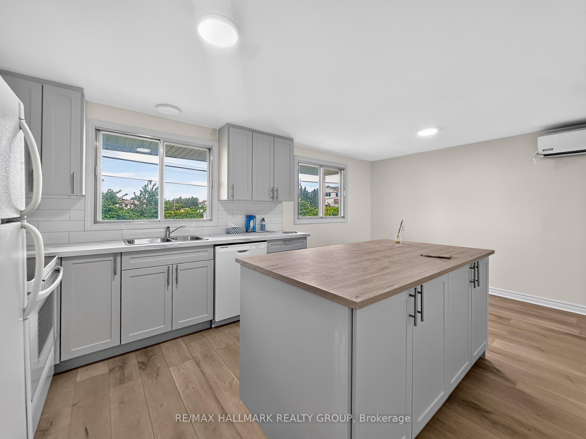 Photo 17 of 295 Amiens Street, Ottawa, Bilberry Creek/Queenswood Heights — HOMEH