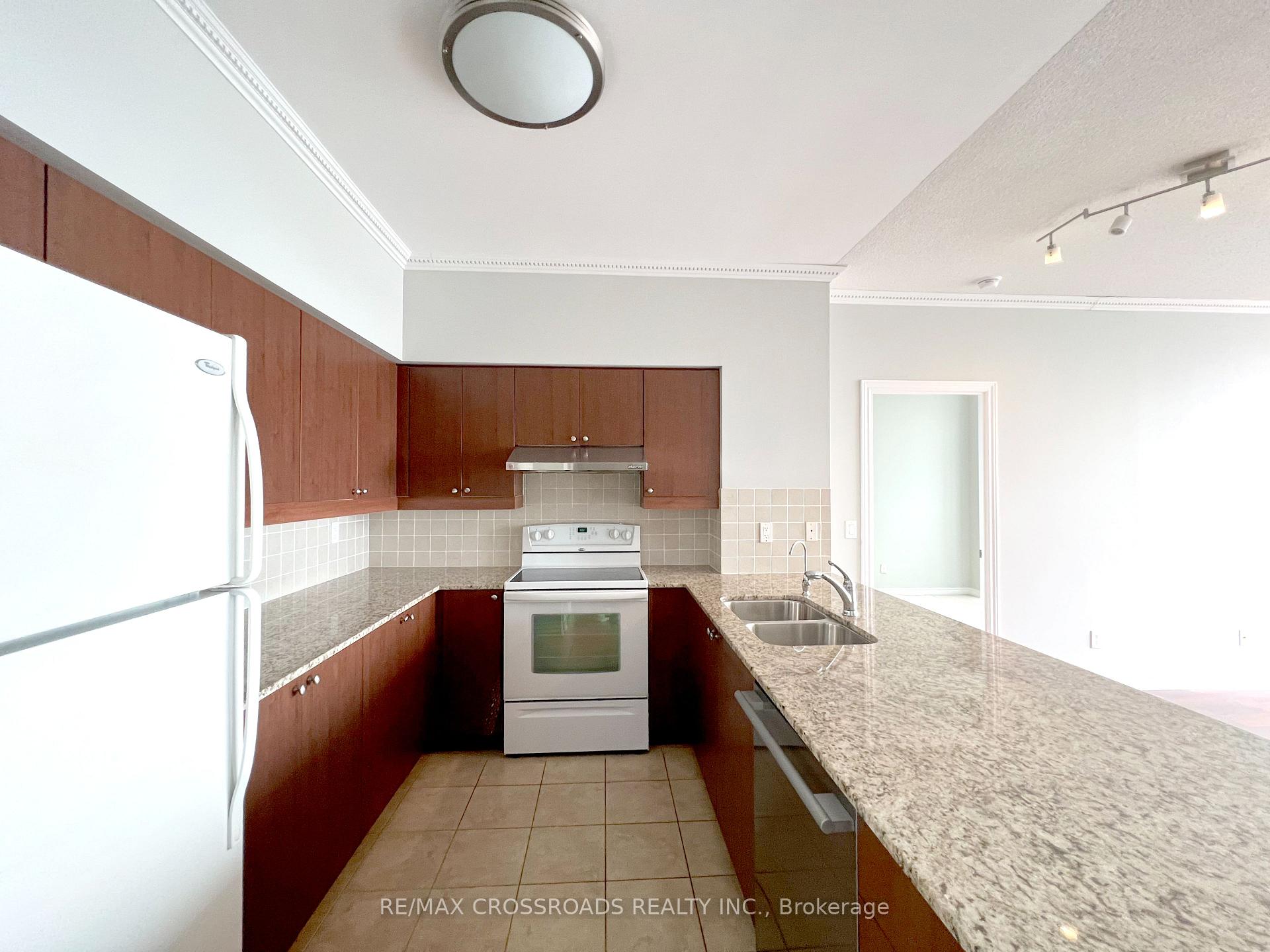 Photo 7 of Unit 1004, 15 North Park Road, Vaughan, Beverley Glen — HOMEH
