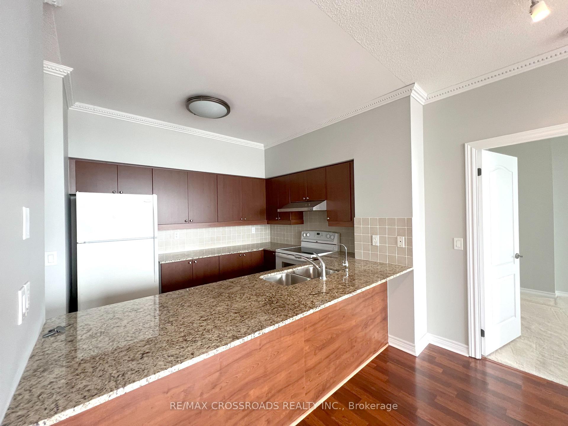 Photo 8 of Unit 1004, 15 North Park Road, Vaughan, Beverley Glen — HOMEH