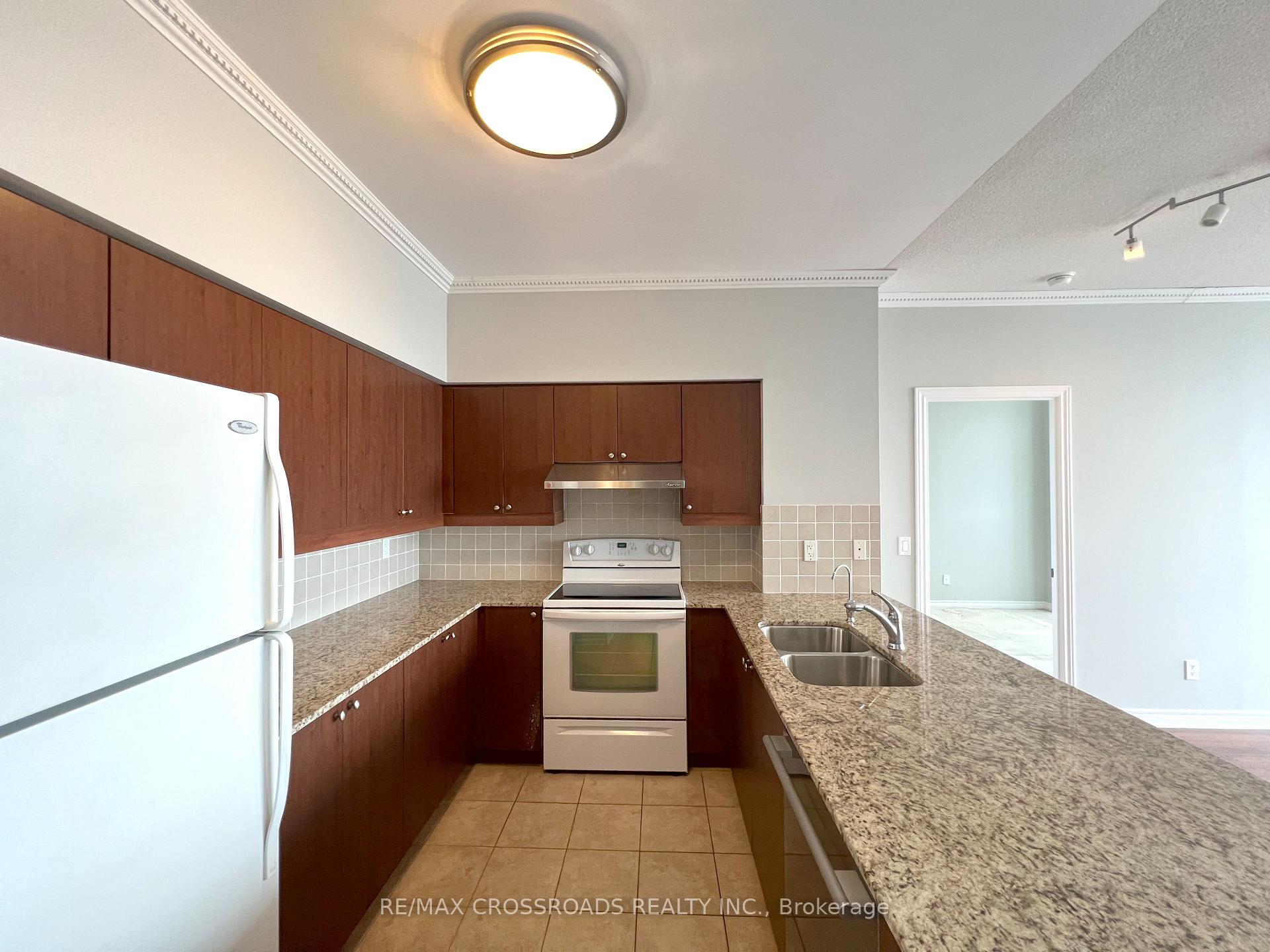 Photo 10 of Unit 1004, 15 North Park Road, Vaughan, Beverley Glen — HOMEH