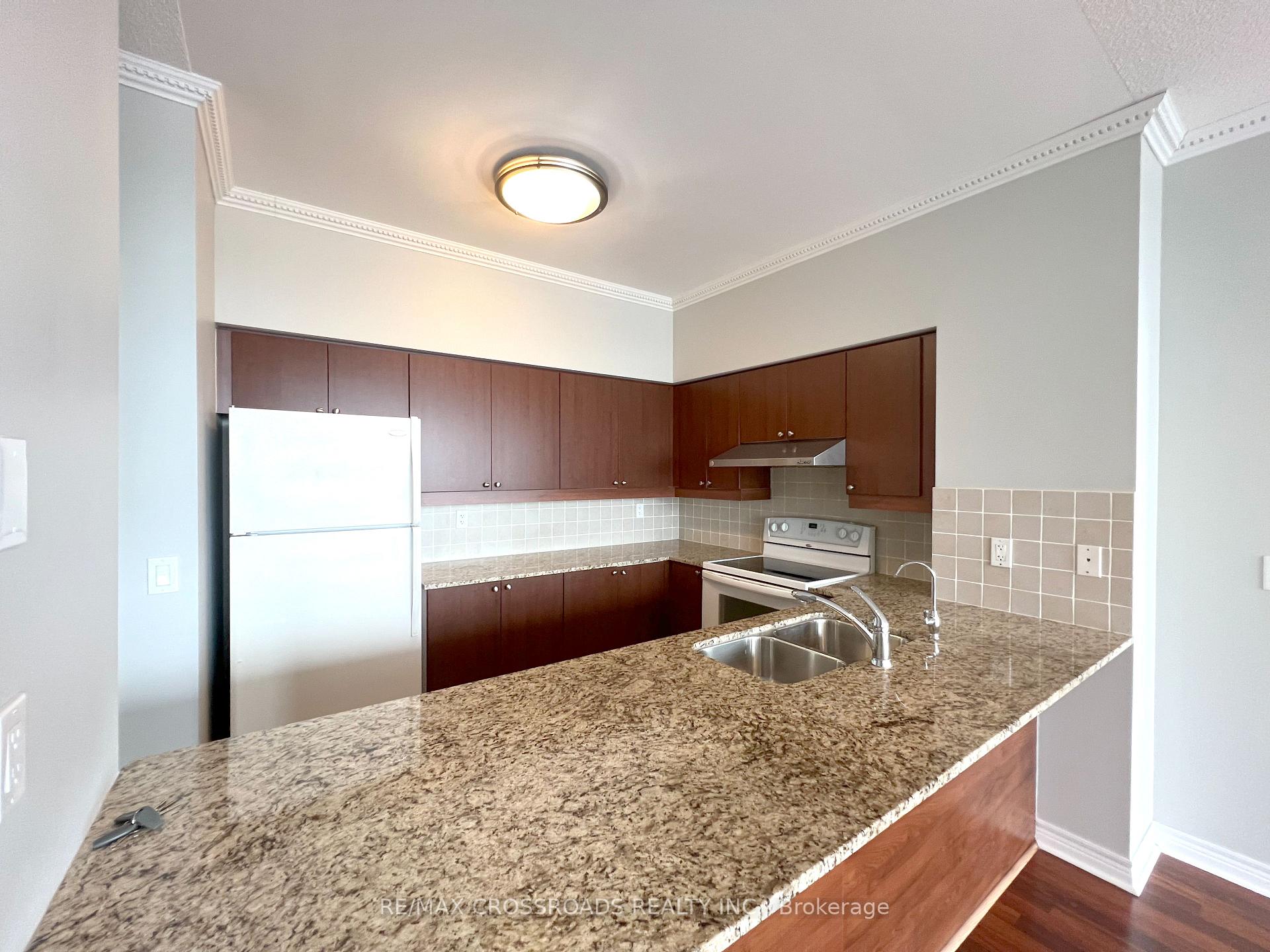 Photo 11 of Unit 1004, 15 North Park Road, Vaughan, Beverley Glen — HOMEH