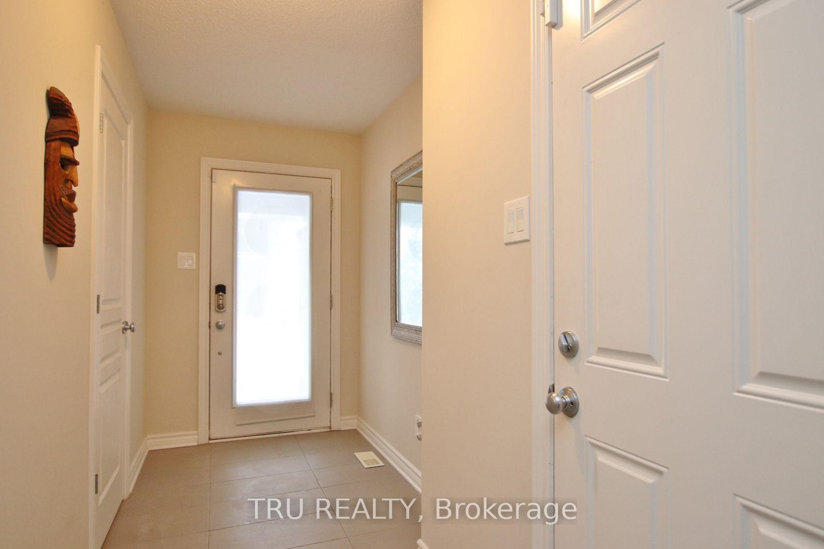 Photo 2 of 304 Malmo Private, Ottawa, Riverside South/Gloucester Glen — HOMEH