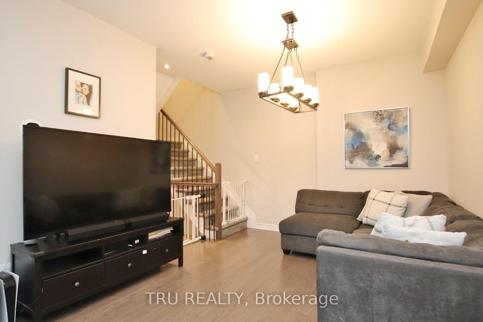 Photo 10 of 304 Malmo Private, Ottawa, Riverside South/Gloucester Glen — HOMEH