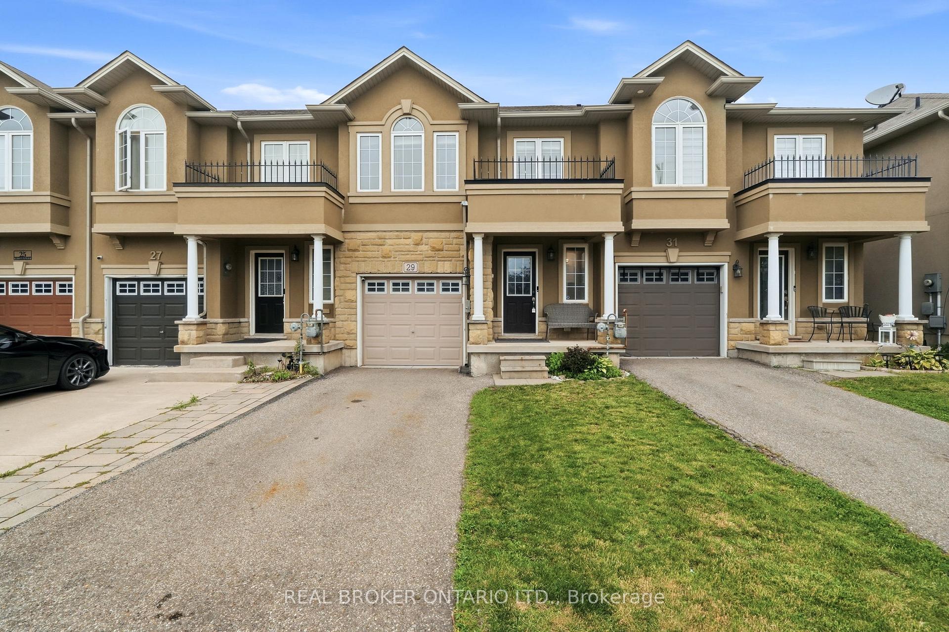 Photo 2 of 29 Waterbridge Street, Hamilton, Stoney Creek Mountain — HOMEH