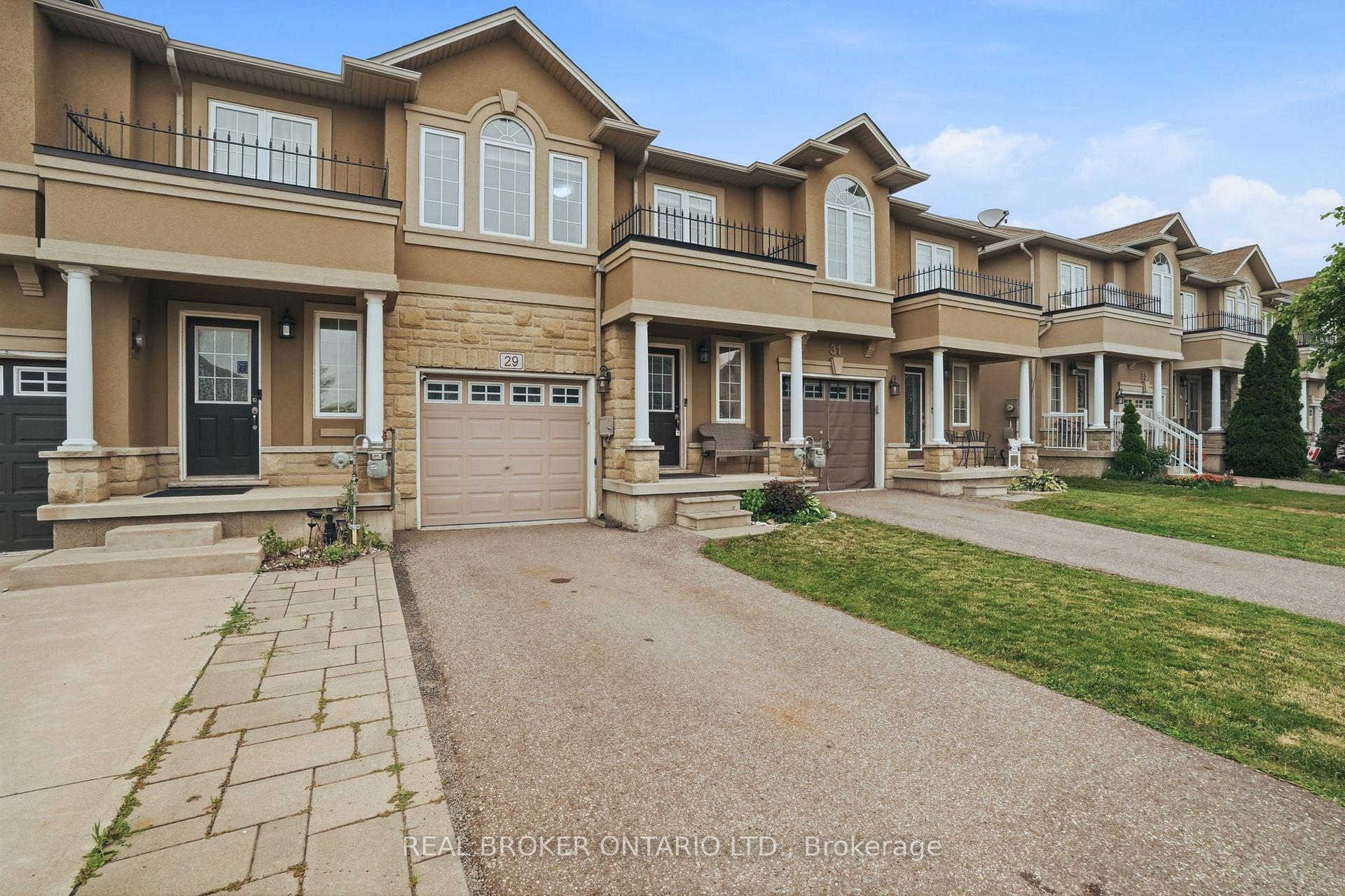 Photo 3 of 29 Waterbridge Street, Hamilton, Stoney Creek Mountain — HOMEH