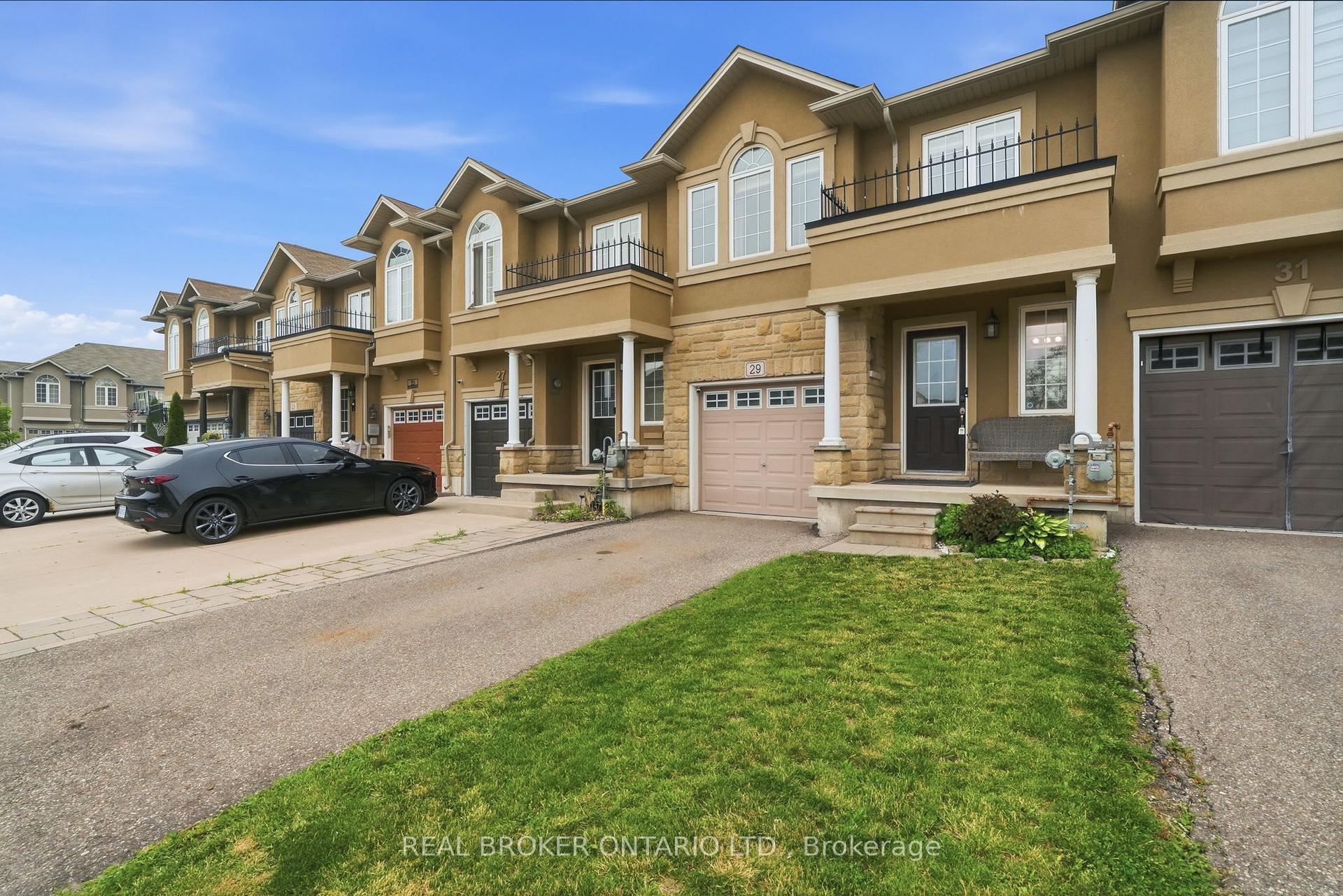Photo 4 of 29 Waterbridge Street, Hamilton, Stoney Creek Mountain — HOMEH