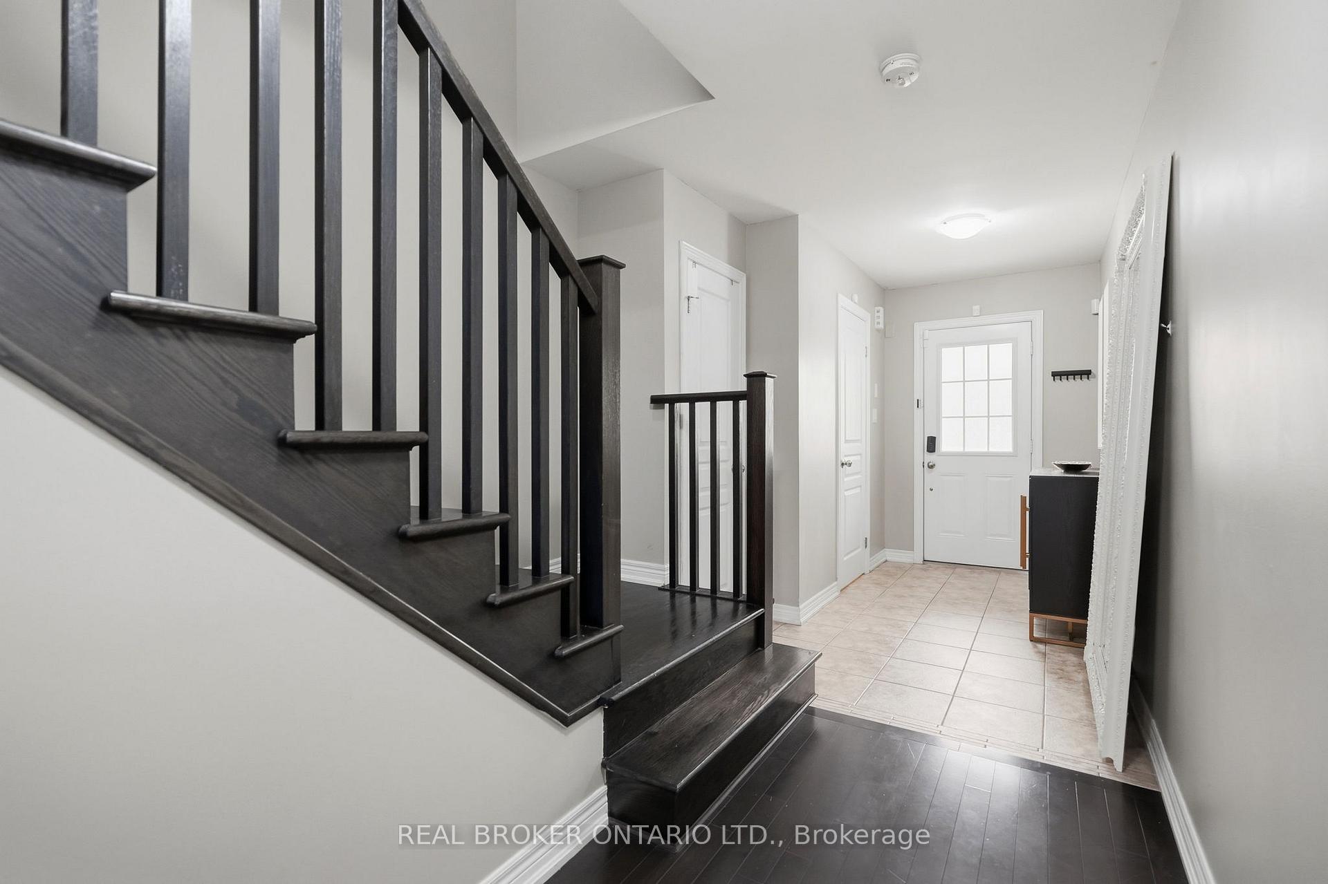 Photo 5 of 29 Waterbridge Street, Hamilton, Stoney Creek Mountain — HOMEH