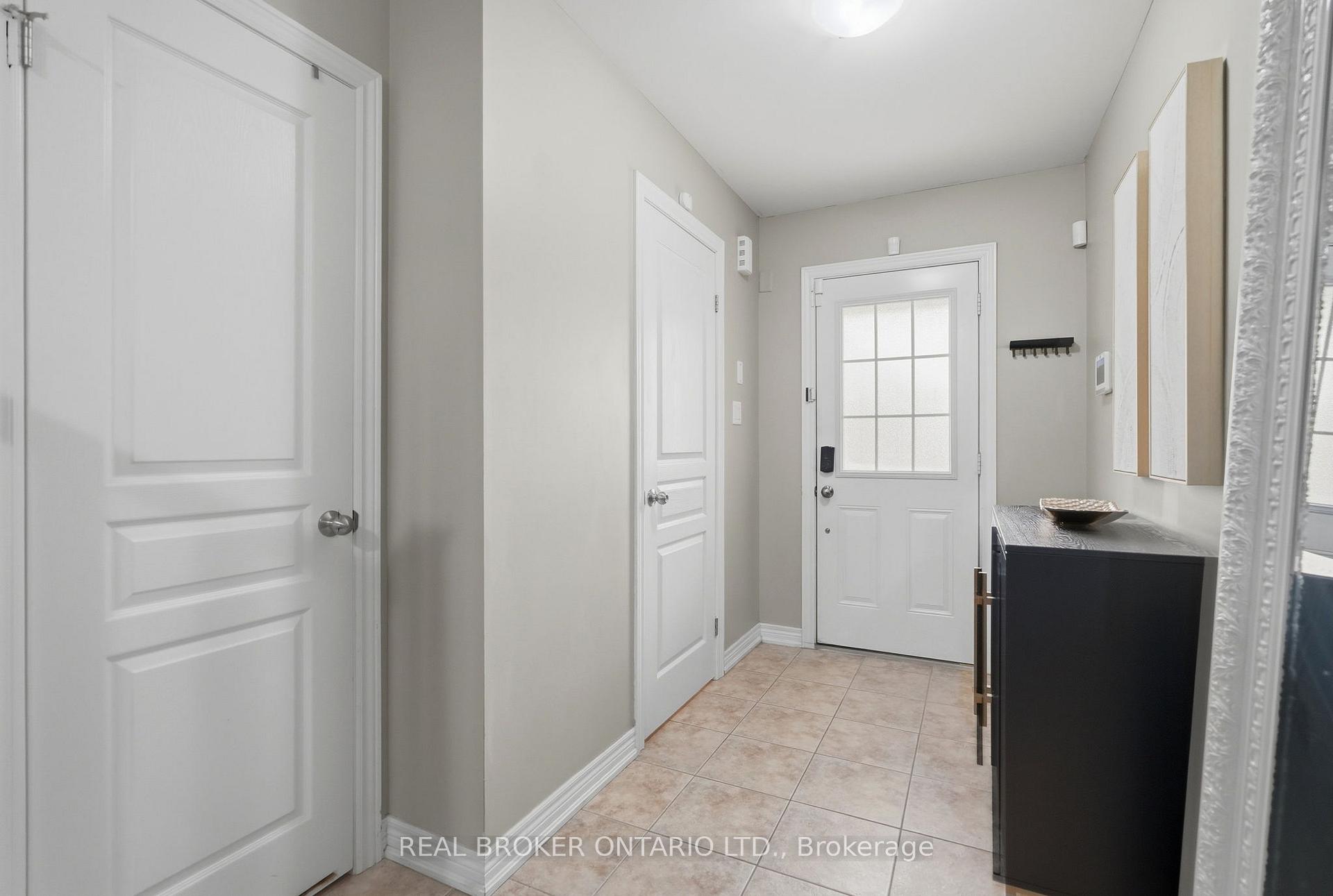 Photo 6 of 29 Waterbridge Street, Hamilton, Stoney Creek Mountain — HOMEH