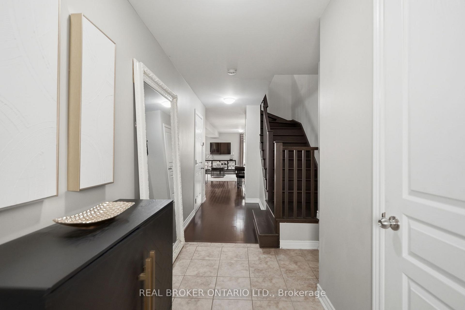 Photo 7 of 29 Waterbridge Street, Hamilton, Stoney Creek Mountain — HOMEH